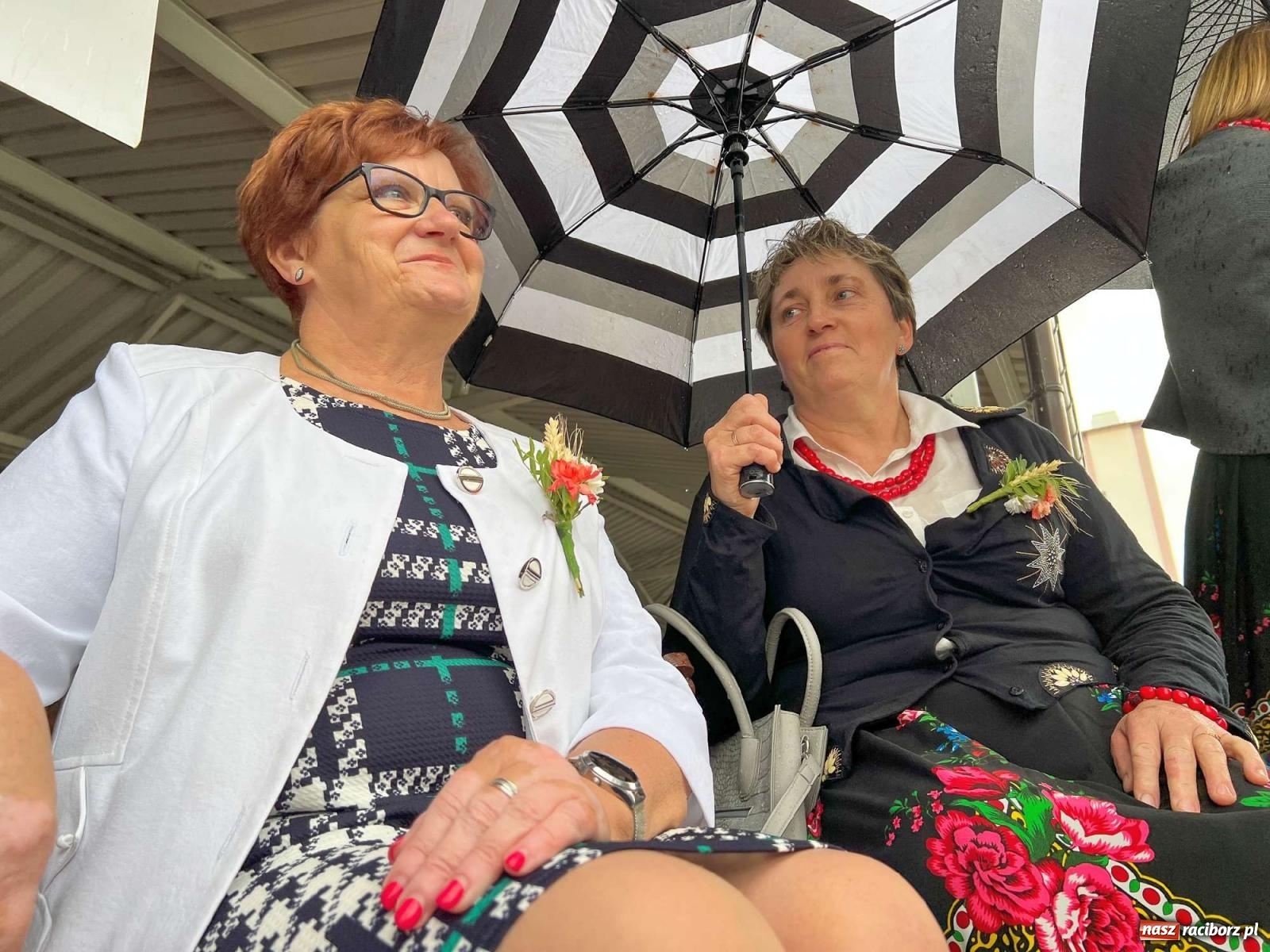 Zdjęcie w galerii na portalu naszraciborz.pl: W Pietrowicach Wielkich na korowód lunął deszcz, ale odczekali i ruszyli [FOTO i WIDEO] wiadomości z regionu