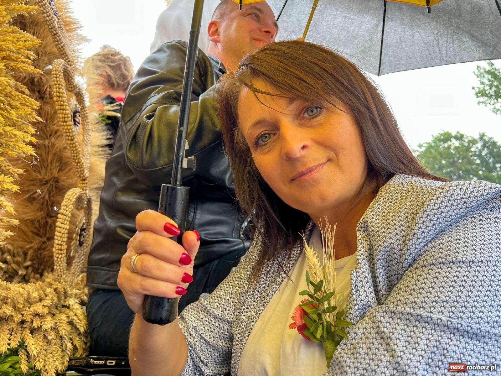 Zdjęcie w galerii na portalu naszraciborz.pl: W Pietrowicach Wielkich na korowód lunął deszcz, ale odczekali i ruszyli [FOTO i WIDEO] wiadomości z regionu