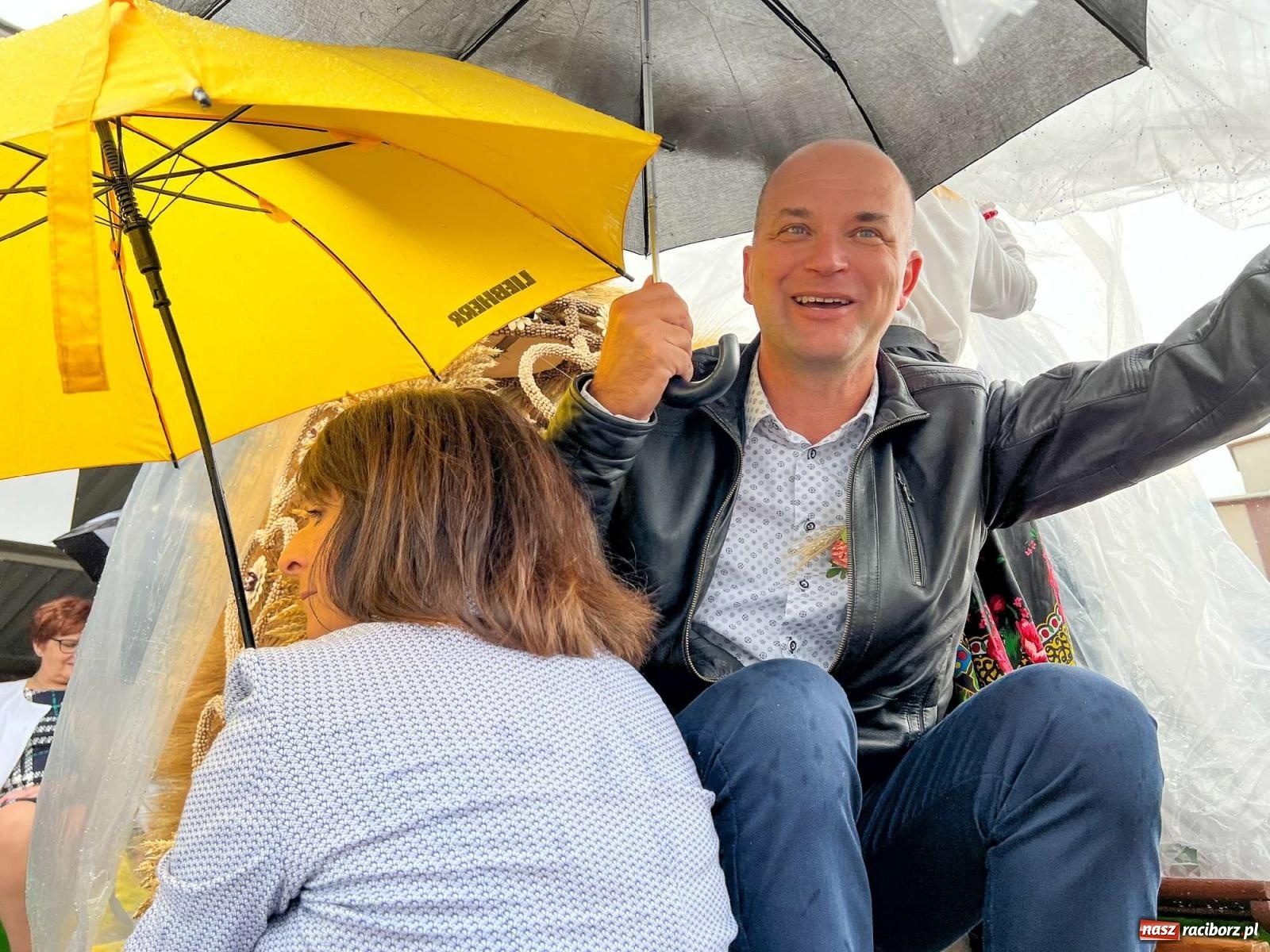 Zdjęcie w galerii na portalu naszraciborz.pl: W Pietrowicach Wielkich na korowód lunął deszcz, ale odczekali i ruszyli [FOTO i WIDEO] wiadomości z regionu