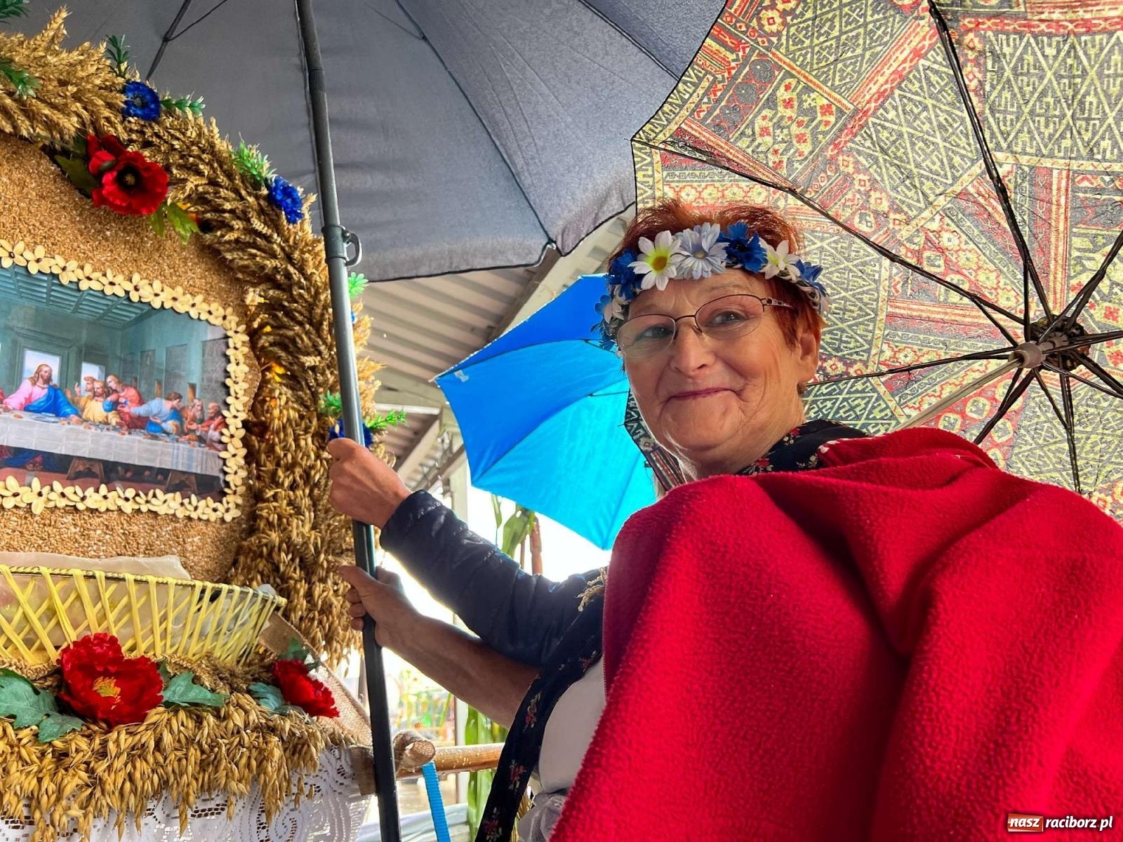 Zdjęcie w galerii na portalu naszraciborz.pl: W Pietrowicach Wielkich na korowód lunął deszcz, ale odczekali i ruszyli [FOTO i WIDEO] wiadomości z regionu