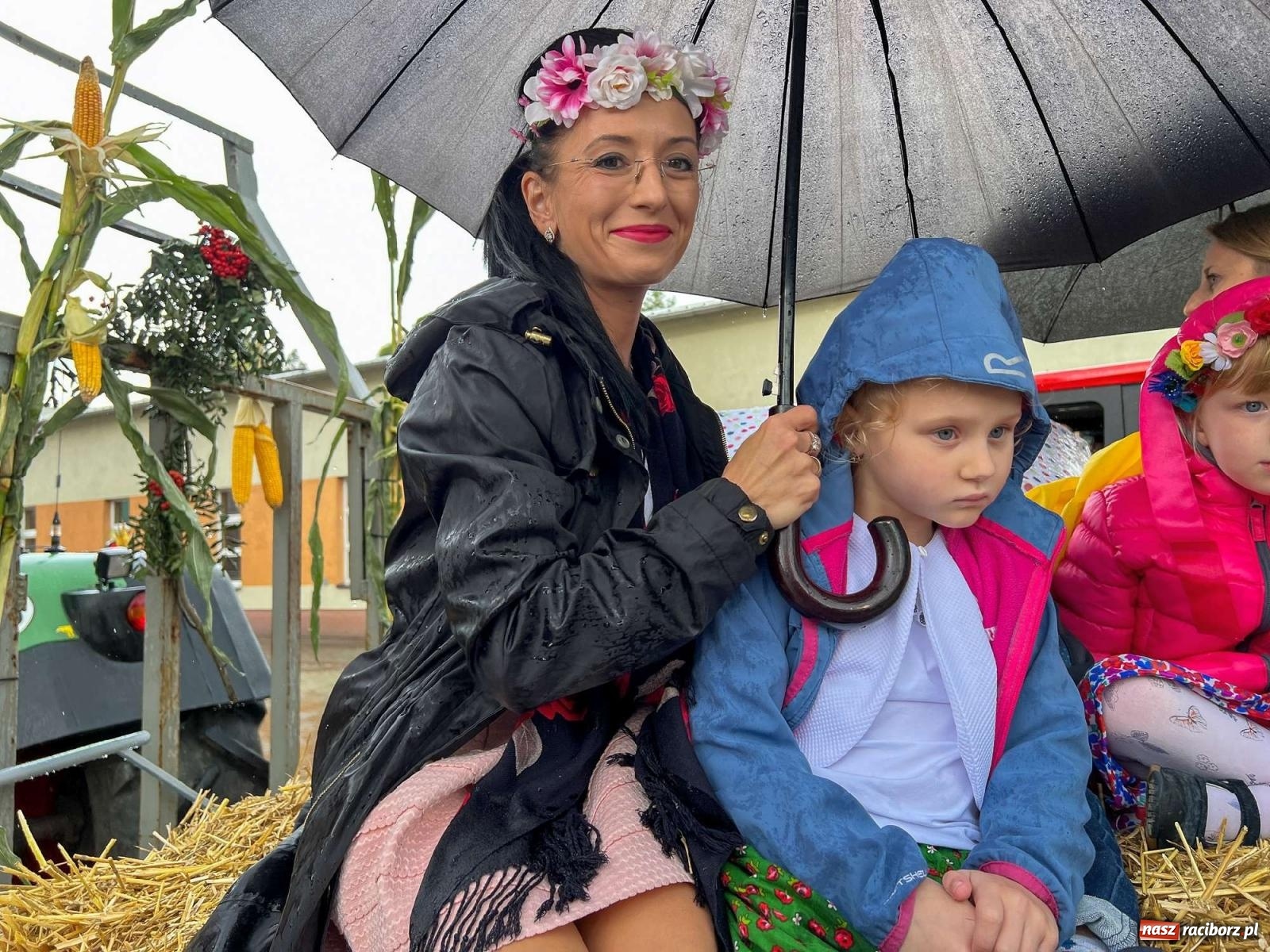 Zdjęcie w galerii na portalu naszraciborz.pl: W Pietrowicach Wielkich na korowód lunął deszcz, ale odczekali i ruszyli [FOTO i WIDEO] wiadomości z regionu