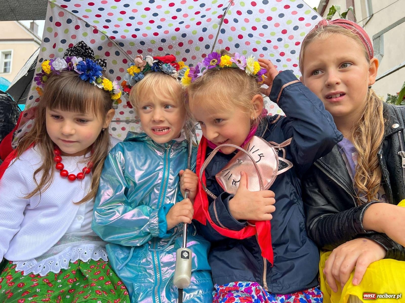 Zdjęcie w galerii na portalu naszraciborz.pl: W Pietrowicach Wielkich na korowód lunął deszcz, ale odczekali i ruszyli [FOTO i WIDEO] wiadomości z regionu