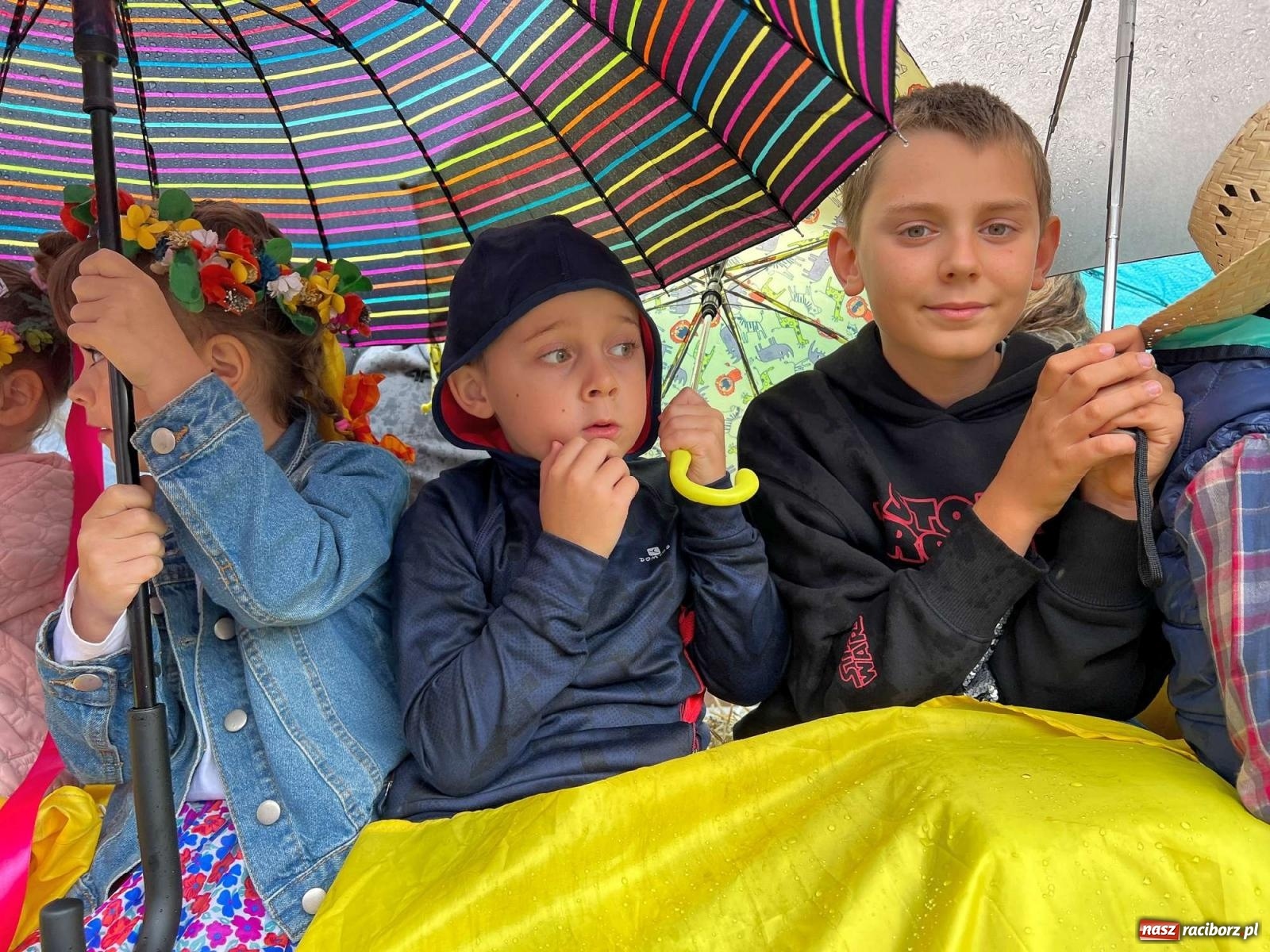 Zdjęcie w galerii na portalu naszraciborz.pl: W Pietrowicach Wielkich na korowód lunął deszcz, ale odczekali i ruszyli [FOTO i WIDEO] wiadomości z regionu