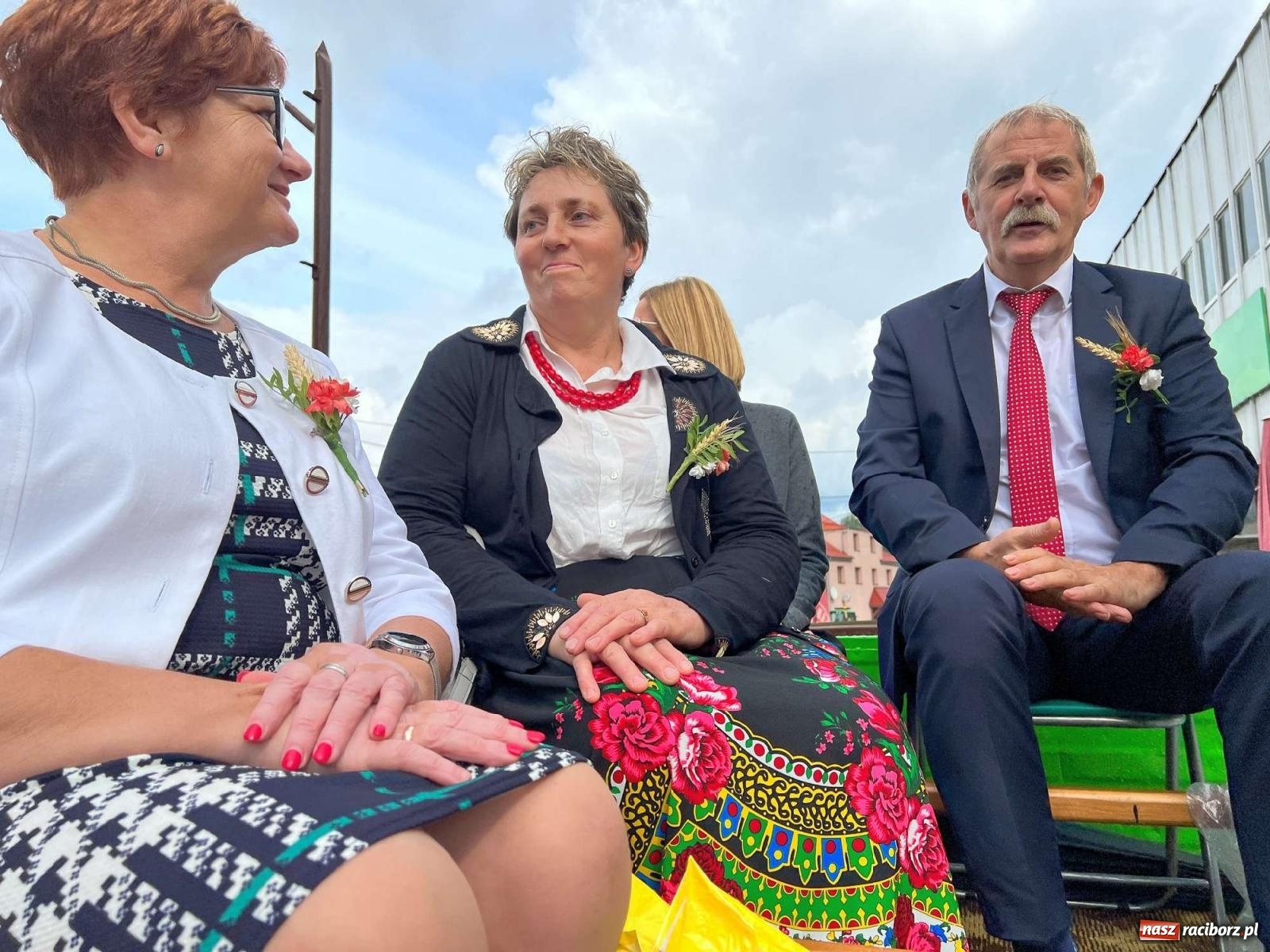 Zdjęcie w galerii na portalu naszraciborz.pl: W Pietrowicach Wielkich na korowód lunął deszcz, ale odczekali i ruszyli [FOTO i WIDEO] wiadomości z regionu