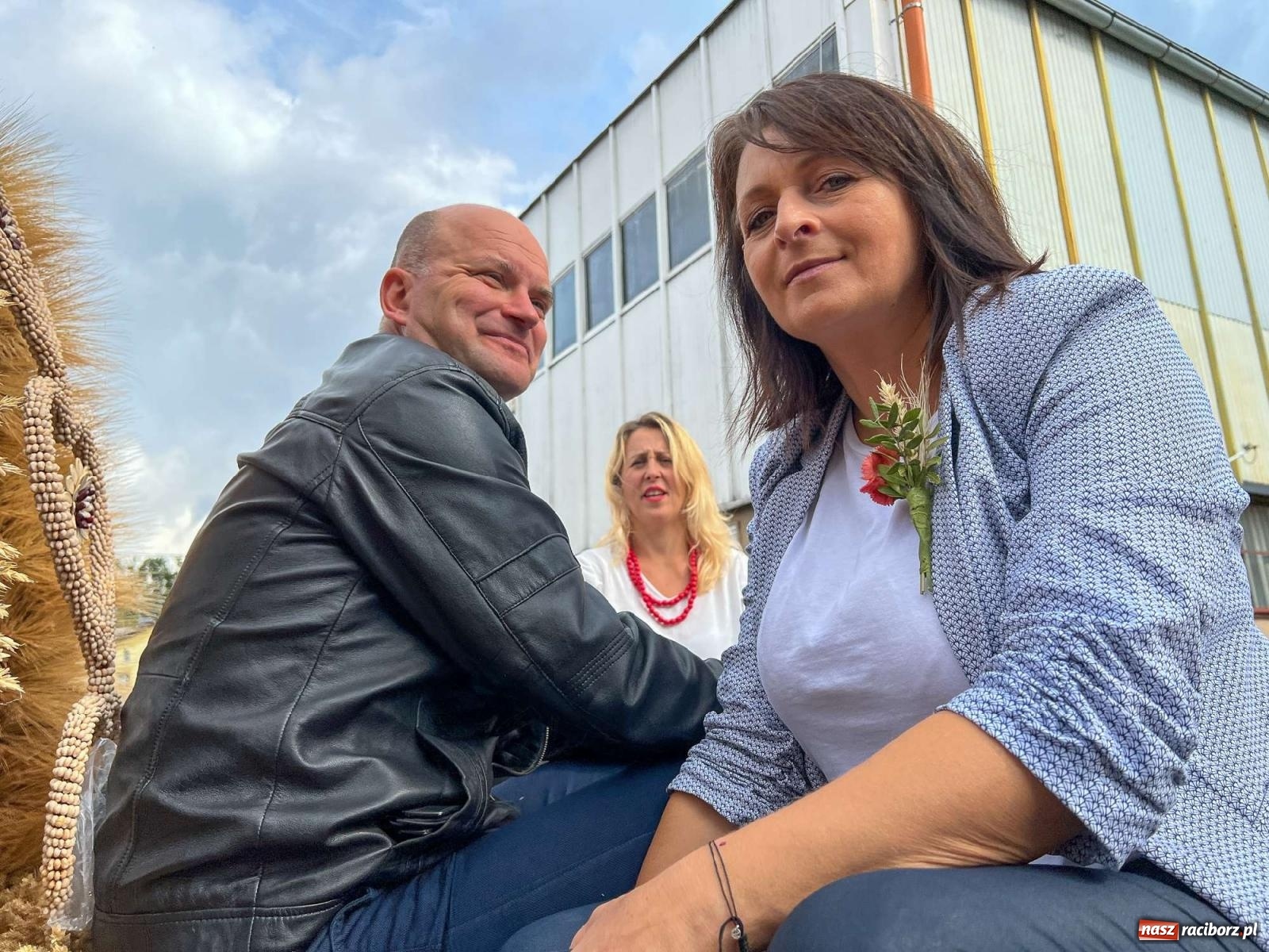 Zdjęcie w galerii na portalu naszraciborz.pl: W Pietrowicach Wielkich na korowód lunął deszcz, ale odczekali i ruszyli [FOTO i WIDEO] wiadomości z regionu