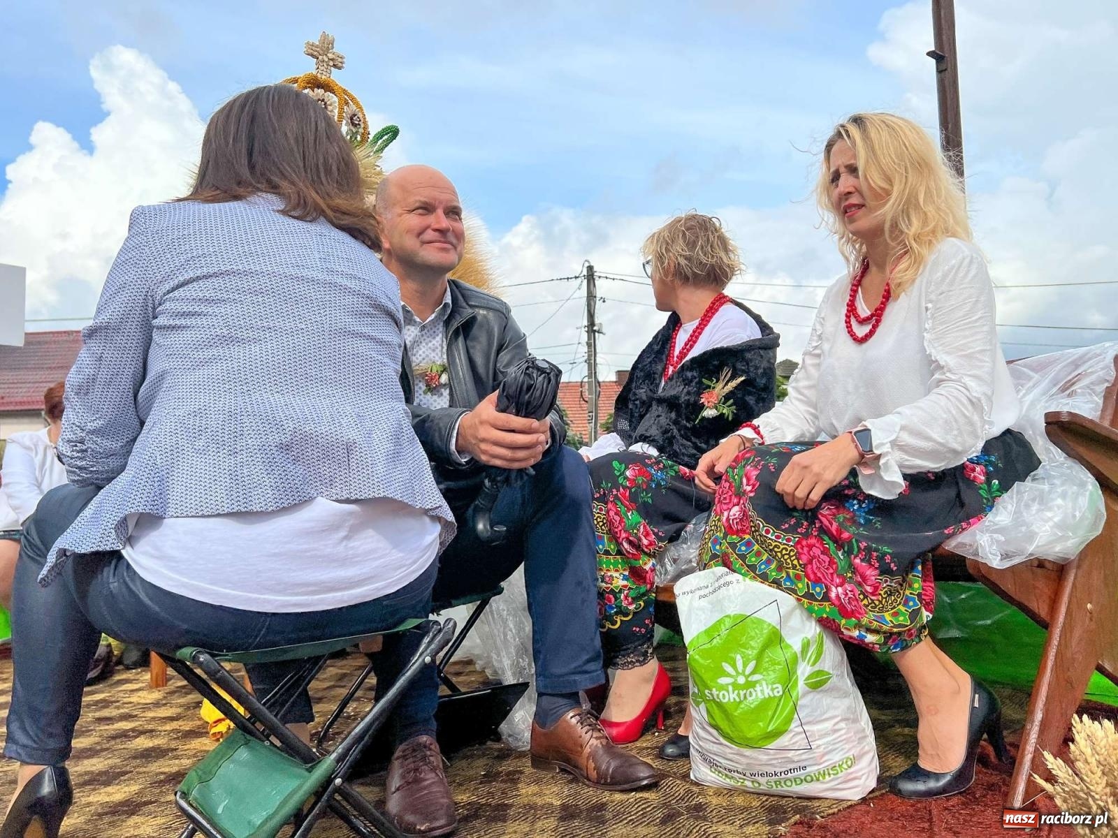 Zdjęcie w galerii na portalu naszraciborz.pl: W Pietrowicach Wielkich na korowód lunął deszcz, ale odczekali i ruszyli [FOTO i WIDEO] wiadomości z regionu