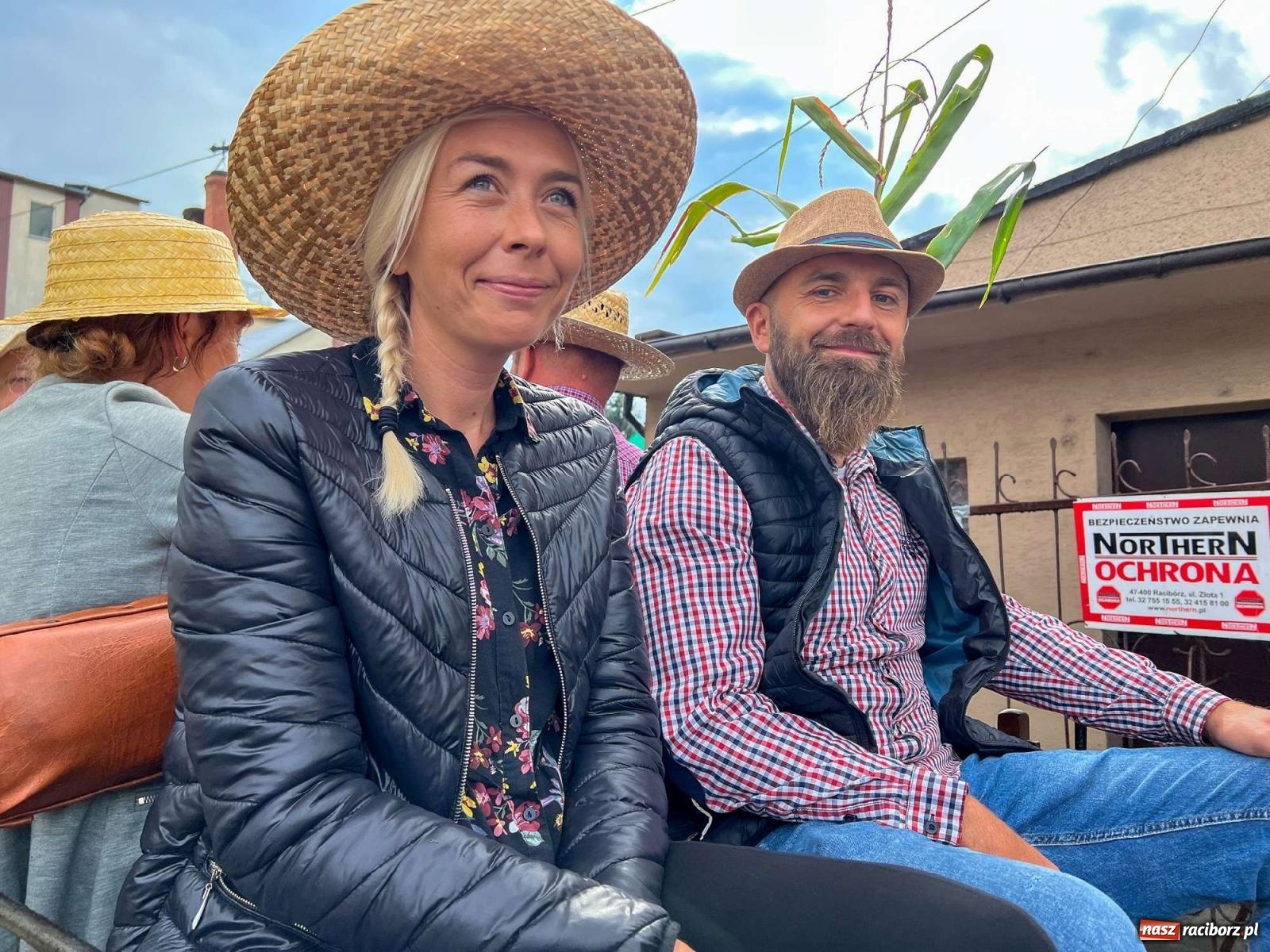 Zdjęcie w galerii na portalu naszraciborz.pl: W Pietrowicach Wielkich na korowód lunął deszcz, ale odczekali i ruszyli [FOTO i WIDEO] wiadomości z regionu