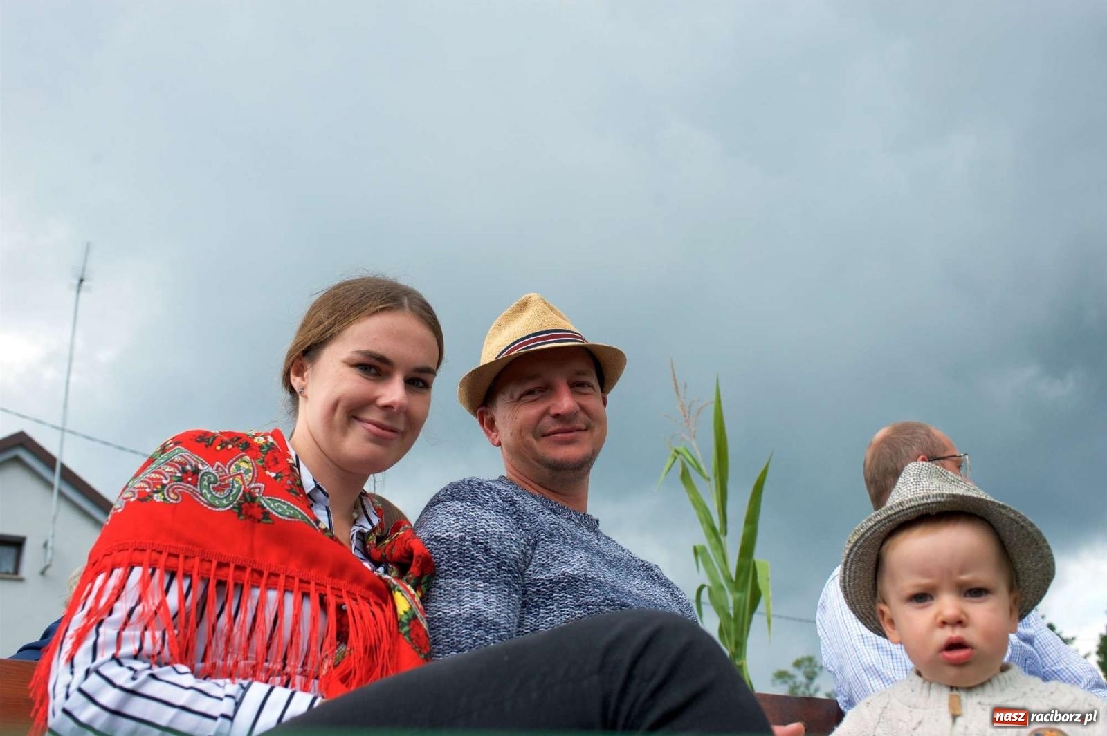 Zdjęcie w galerii na portalu naszraciborz.pl: W Pietrowicach Wielkich na korowód lunął deszcz, ale odczekali i ruszyli [FOTO i WIDEO] wiadomości z regionu
