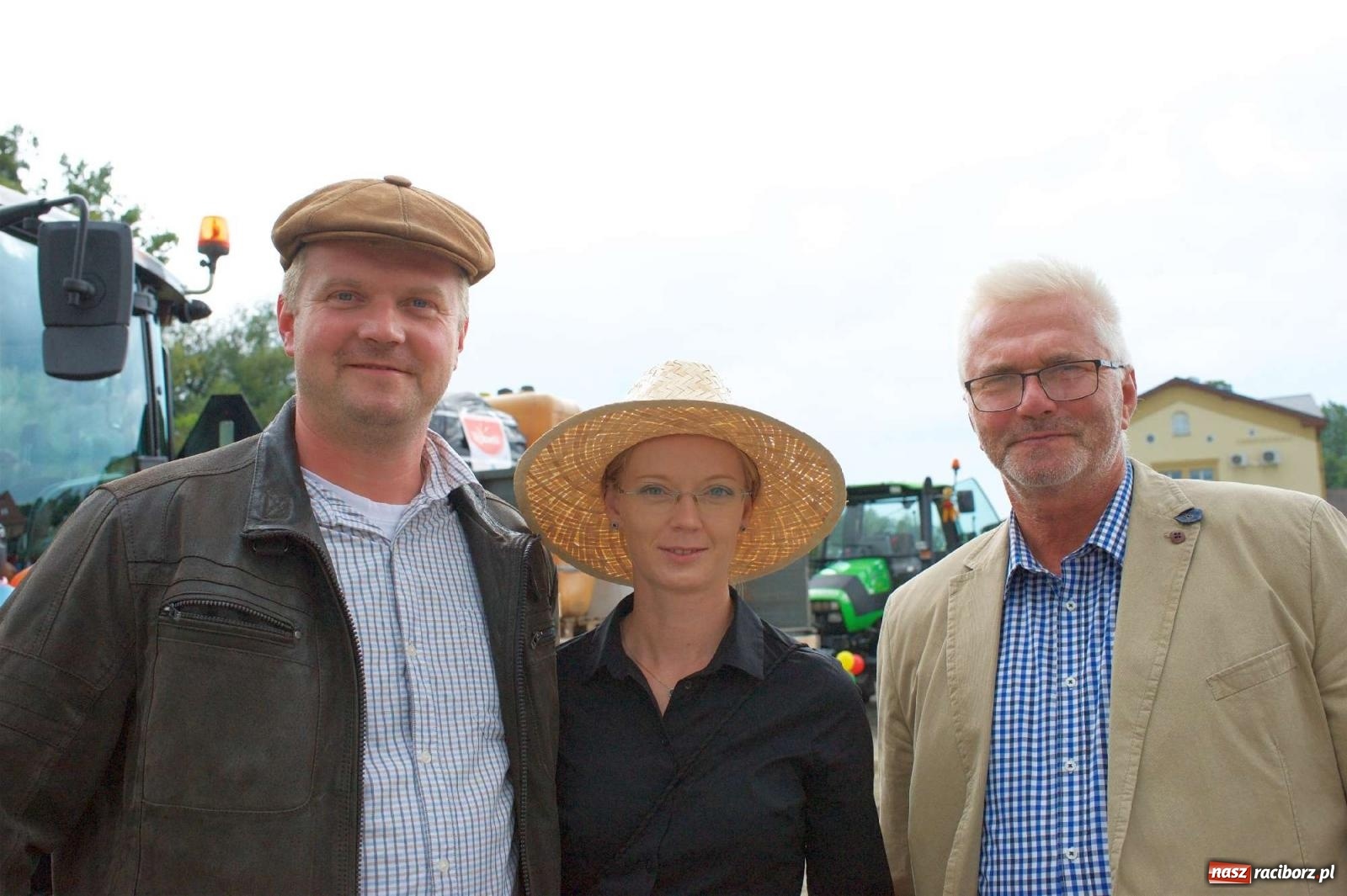 Zdjęcie w galerii na portalu naszraciborz.pl: W Pietrowicach Wielkich na korowód lunął deszcz, ale odczekali i ruszyli [FOTO i WIDEO] wiadomości z regionu