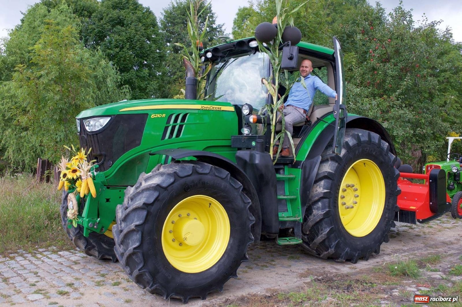 Zdjęcie w galerii na portalu naszraciborz.pl: W Pietrowicach Wielkich na korowód lunął deszcz, ale odczekali i ruszyli [FOTO i WIDEO] wiadomości z regionu