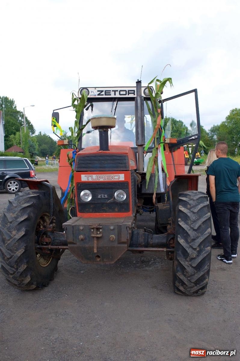 Zdjęcie w galerii na portalu naszraciborz.pl: W Pietrowicach Wielkich na korowód lunął deszcz, ale odczekali i ruszyli [FOTO i WIDEO] wiadomości z regionu