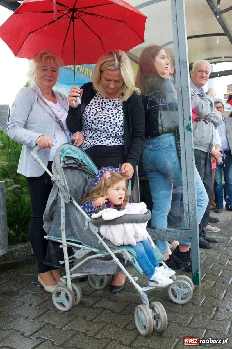 Zdjęcie w galerii na portalu naszraciborz.pl: W Pietrowicach Wielkich na korowód lunął deszcz, ale odczekali i ruszyli [FOTO i WIDEO] wiadomości z regionu