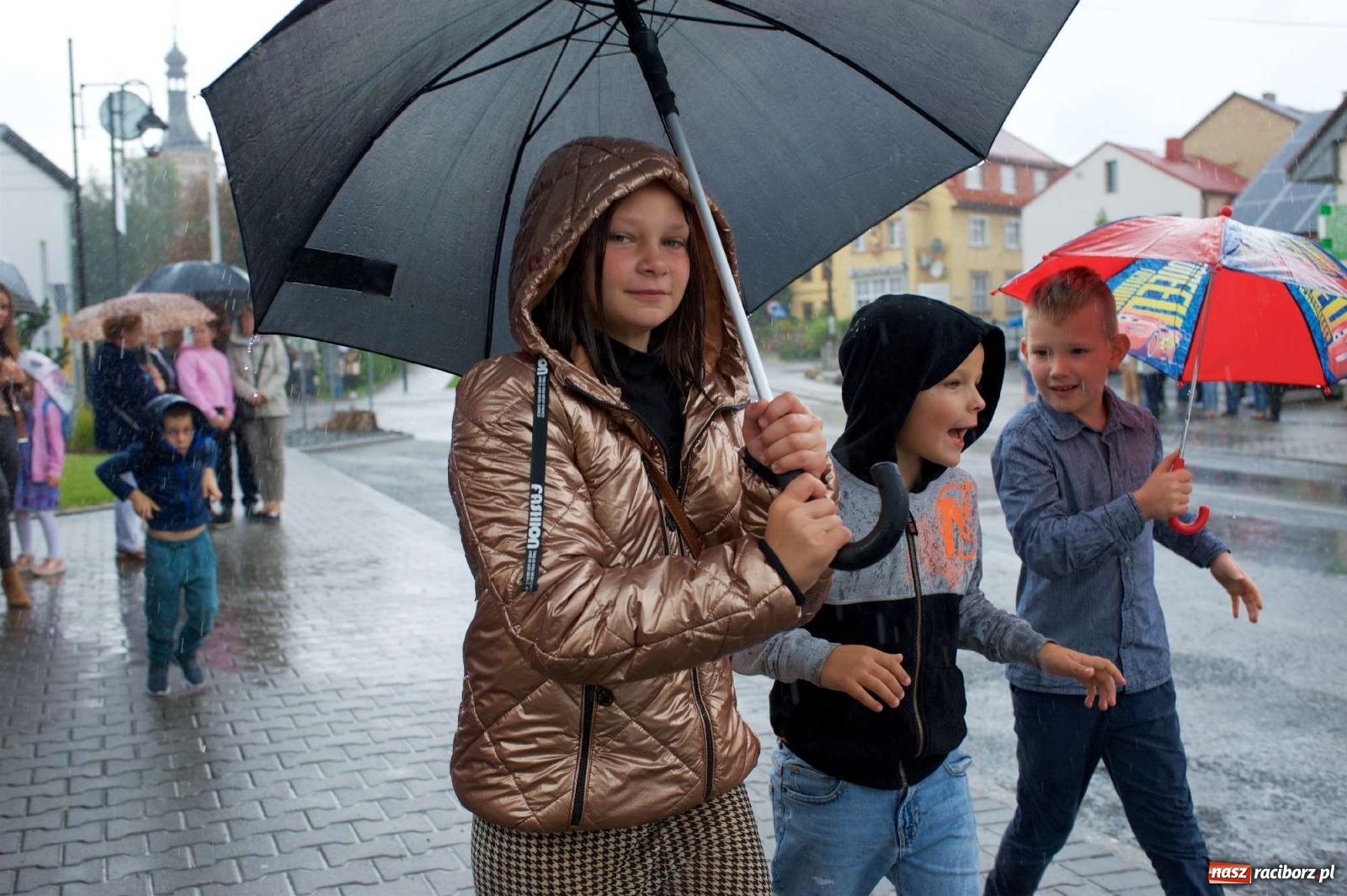 Zdjęcie w galerii na portalu naszraciborz.pl: W Pietrowicach Wielkich na korowód lunął deszcz, ale odczekali i ruszyli [FOTO i WIDEO] wiadomości z regionu