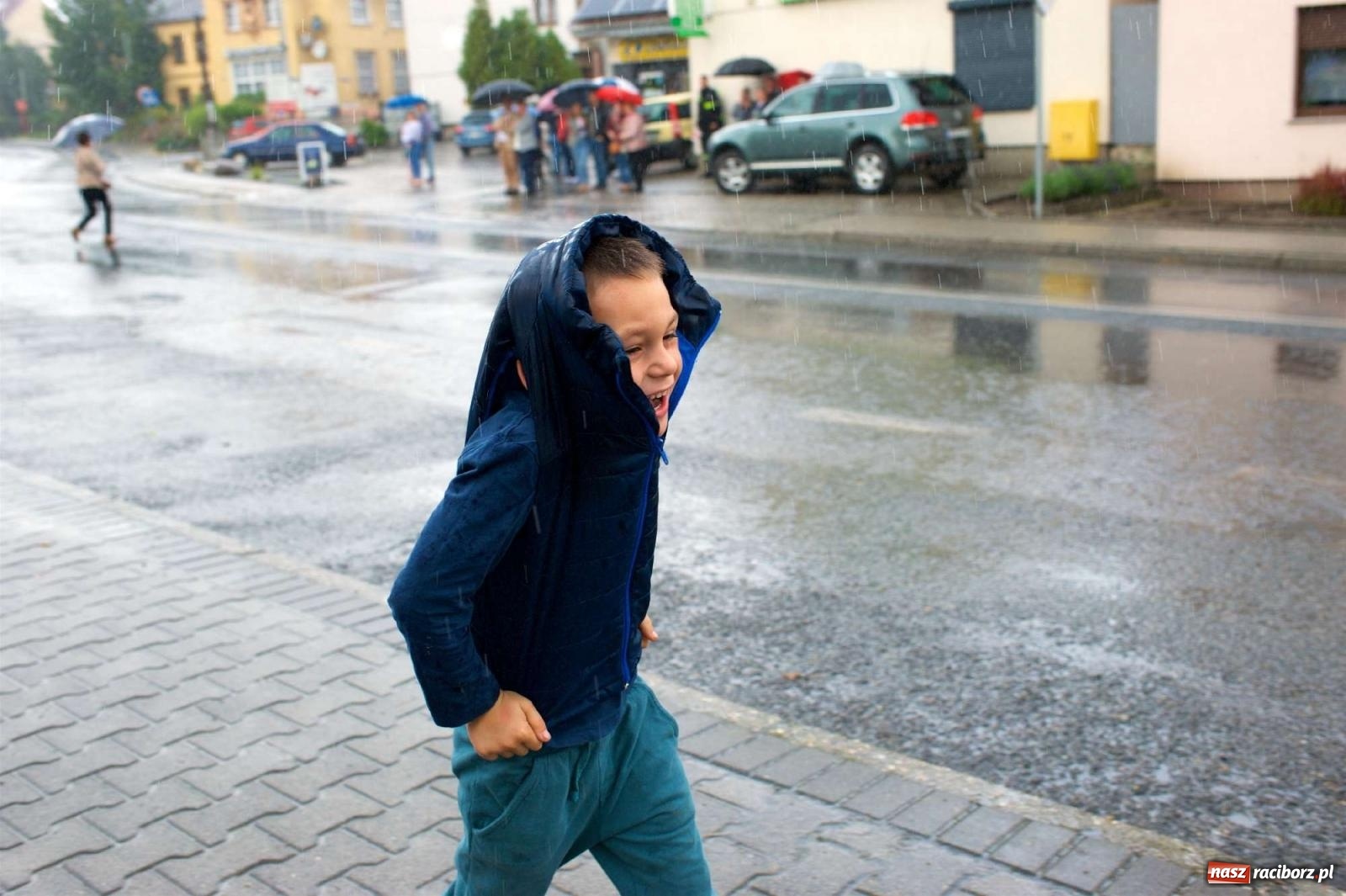 Zdjęcie w galerii na portalu naszraciborz.pl: W Pietrowicach Wielkich na korowód lunął deszcz, ale odczekali i ruszyli [FOTO i WIDEO] wiadomości z regionu