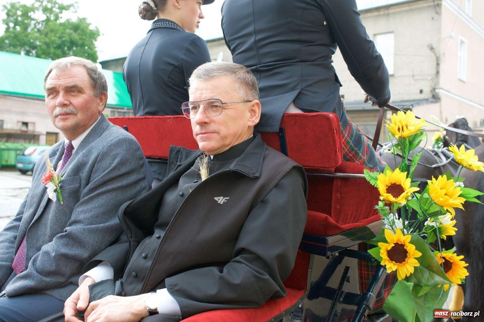 Zdjęcie w galerii na portalu naszraciborz.pl: W Pietrowicach Wielkich na korowód lunął deszcz, ale odczekali i ruszyli [FOTO i WIDEO] wiadomości z regionu