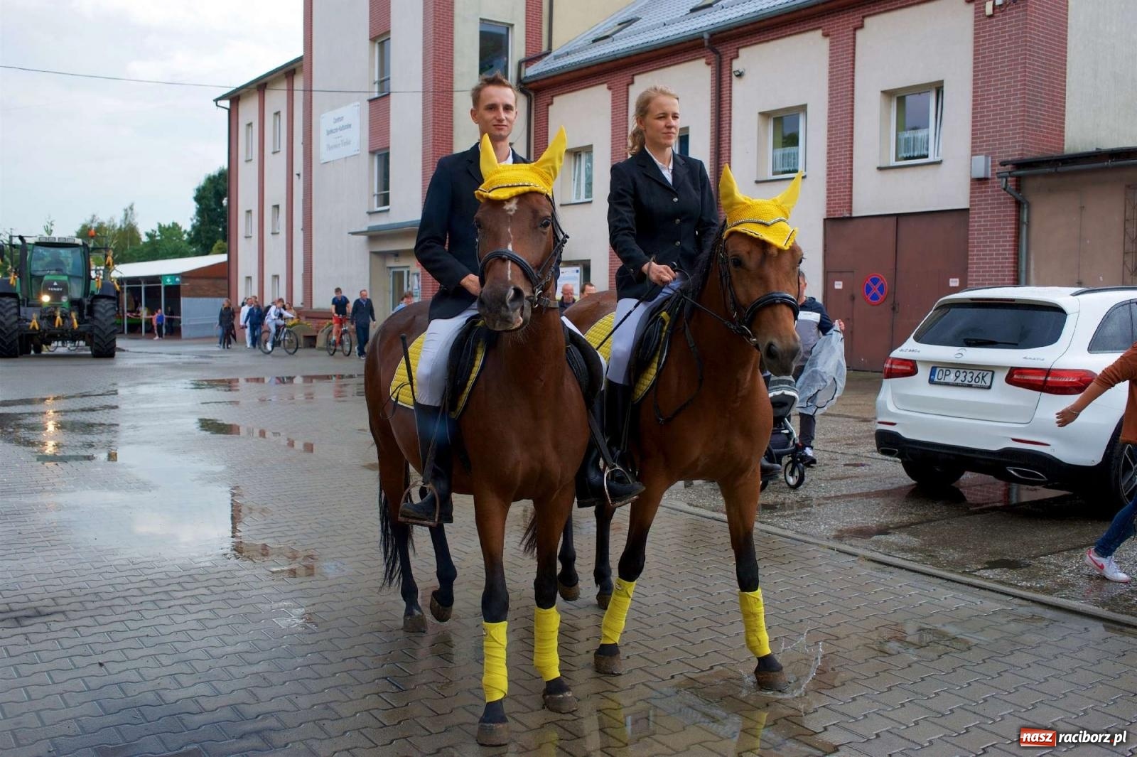 Zdjęcie w galerii na portalu naszraciborz.pl: W Pietrowicach Wielkich na korowód lunął deszcz, ale odczekali i ruszyli [FOTO i WIDEO] wiadomości z regionu