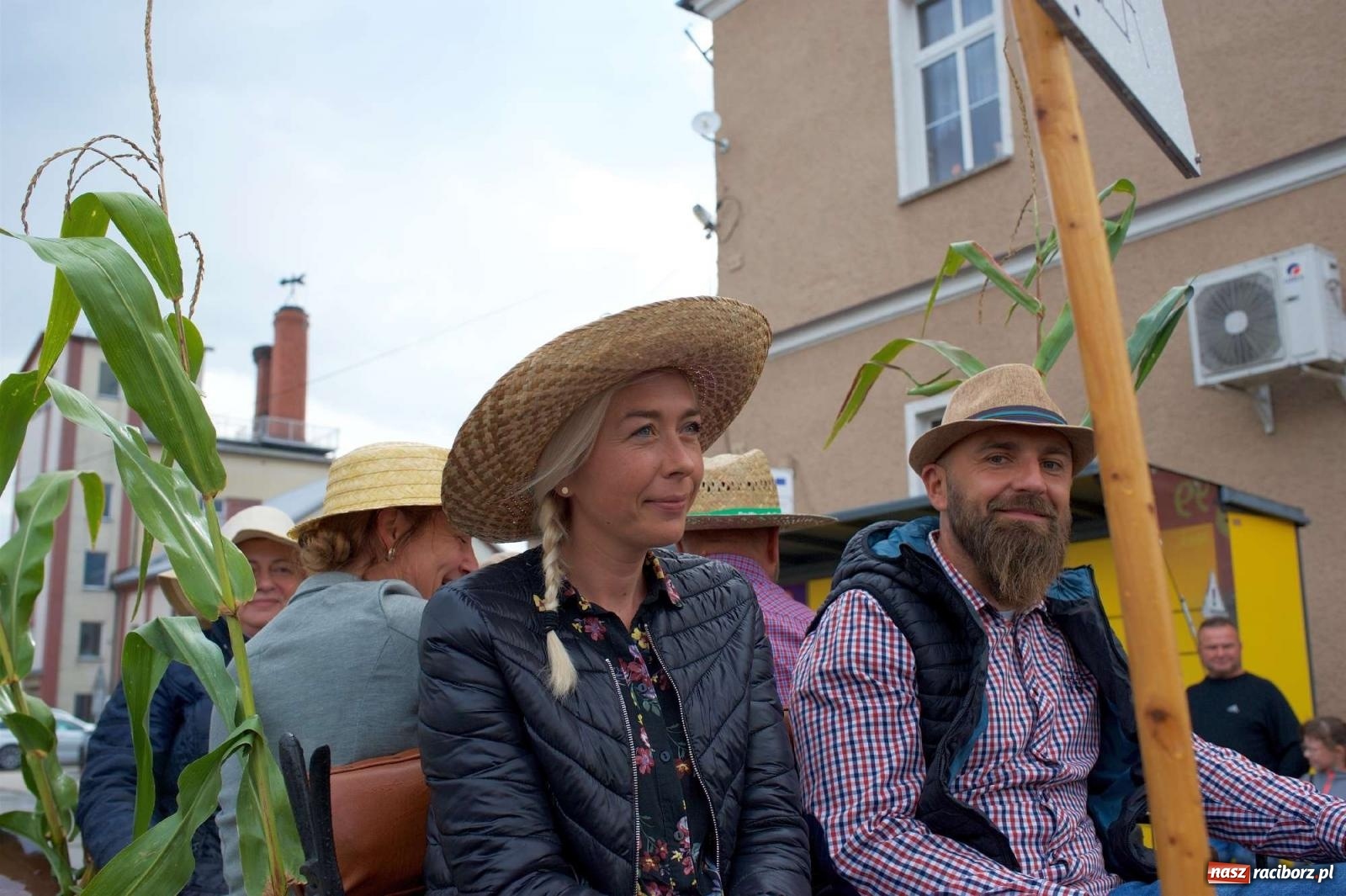 Zdjęcie w galerii na portalu naszraciborz.pl: W Pietrowicach Wielkich na korowód lunął deszcz, ale odczekali i ruszyli [FOTO i WIDEO] wiadomości z regionu