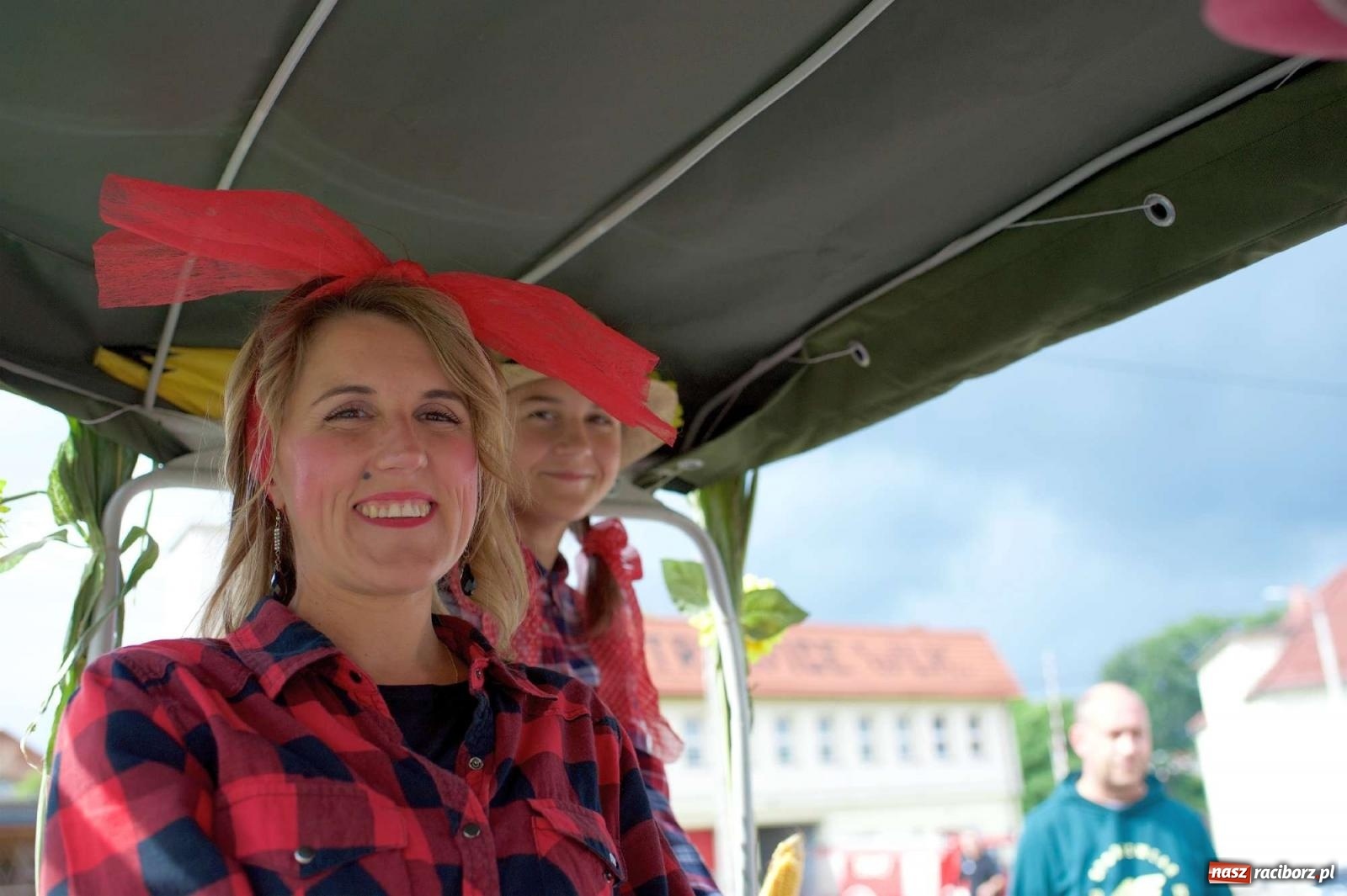 Zdjęcie w galerii na portalu naszraciborz.pl: W Pietrowicach Wielkich na korowód lunął deszcz, ale odczekali i ruszyli [FOTO i WIDEO] wiadomości z regionu