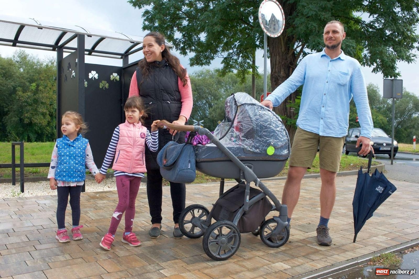 Zdjęcie w galerii na portalu naszraciborz.pl: W Pietrowicach Wielkich na korowód lunął deszcz, ale odczekali i ruszyli [FOTO i WIDEO] wiadomości z regionu