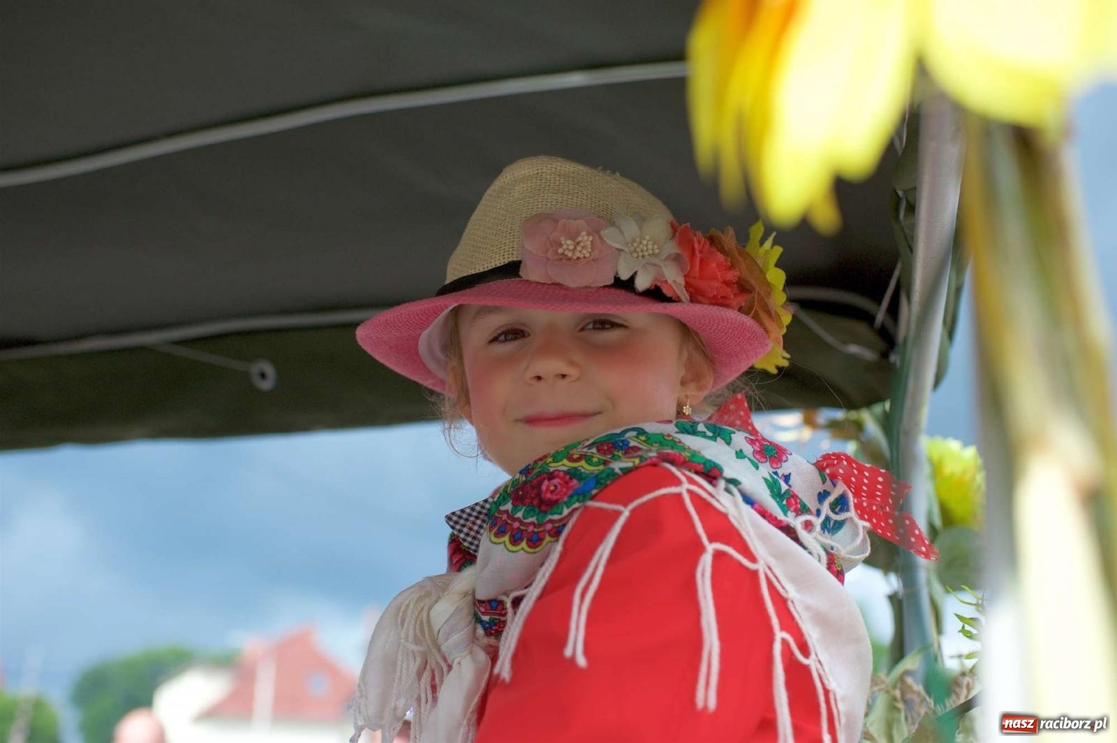 Zdjęcie w galerii na portalu naszraciborz.pl: W Pietrowicach Wielkich na korowód lunął deszcz, ale odczekali i ruszyli [FOTO i WIDEO] wiadomości z regionu