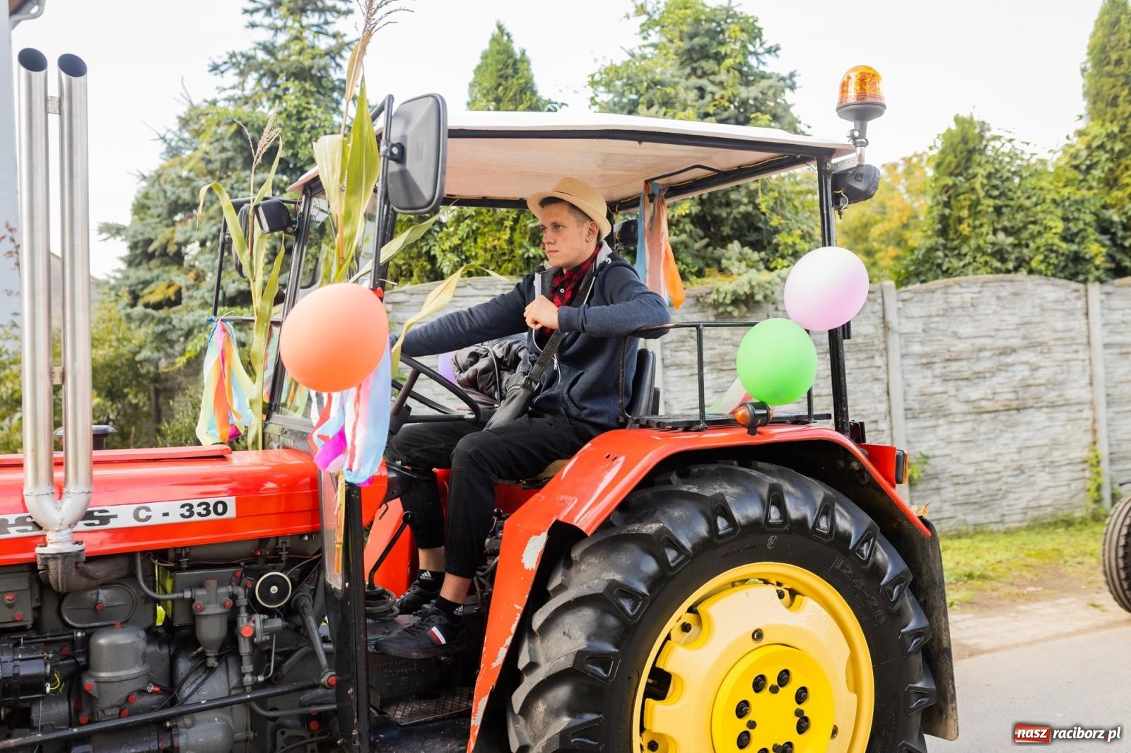 Zdjęcie w galerii na portalu naszraciborz.pl: Korowód starych maszyn rolniczych w Gamowie [FOTO i WIDEO] wiadomości z regionu