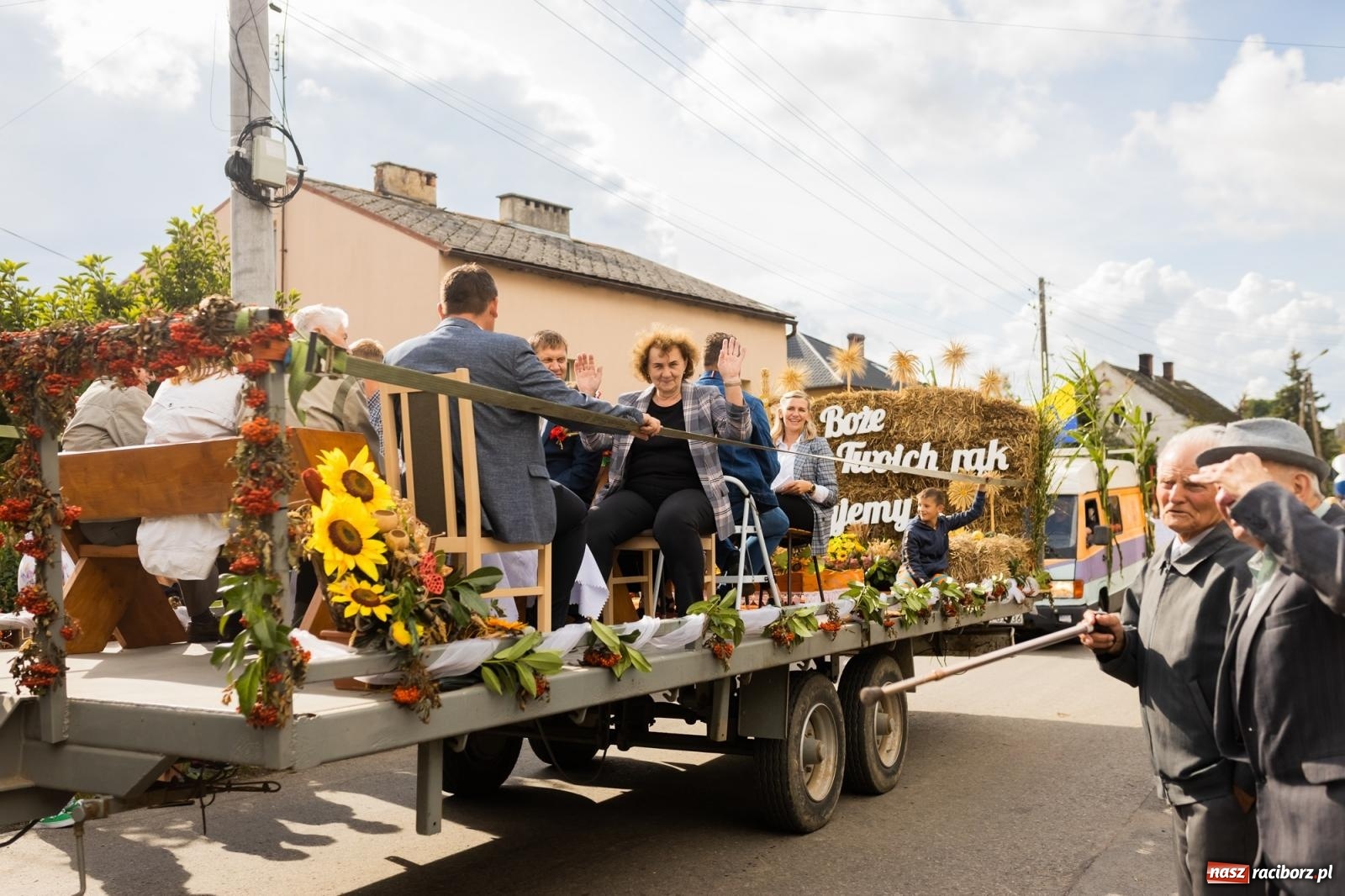 Zdjęcie w galerii na portalu naszraciborz.pl: Korowód starych maszyn rolniczych w Gamowie [FOTO i WIDEO] wiadomości z regionu