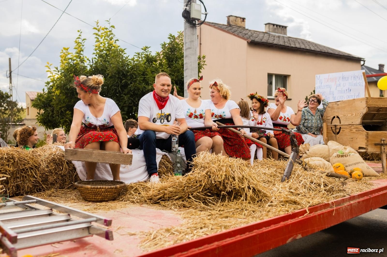 Zdjęcie w galerii na portalu naszraciborz.pl: Korowód starych maszyn rolniczych w Gamowie [FOTO i WIDEO] wiadomości z regionu