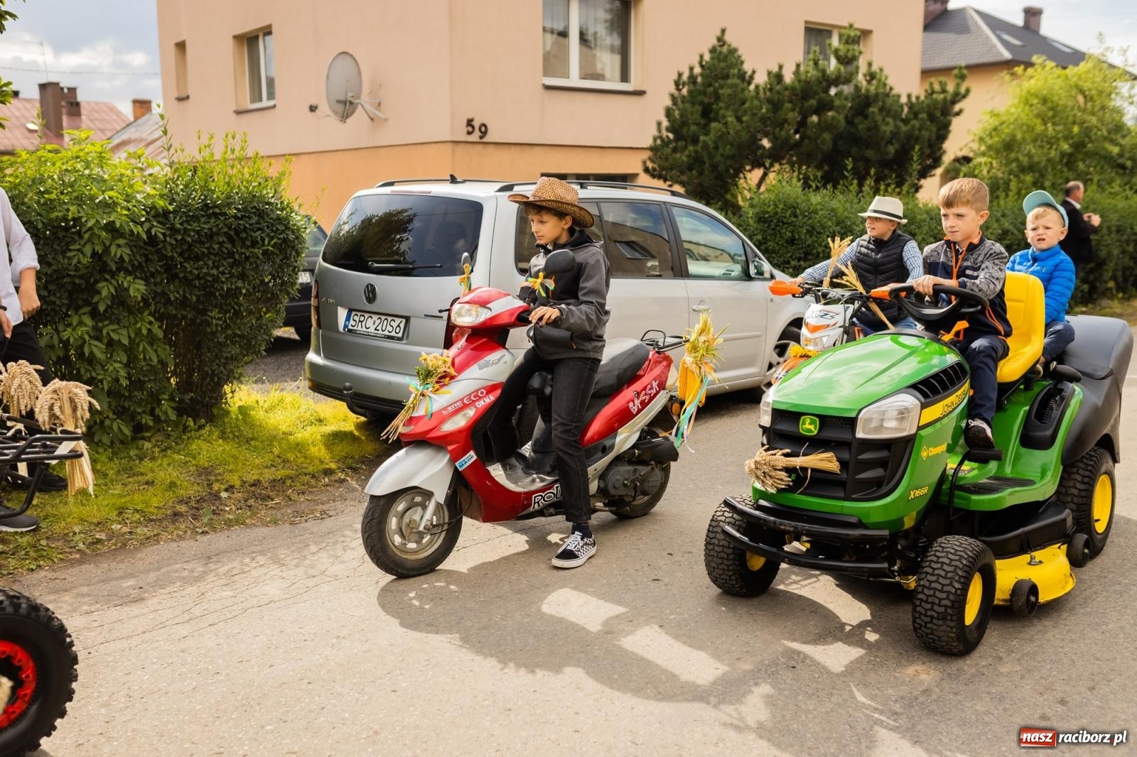 Zdjęcie w galerii na portalu naszraciborz.pl: Korowód starych maszyn rolniczych w Gamowie [FOTO i WIDEO] wiadomości z regionu