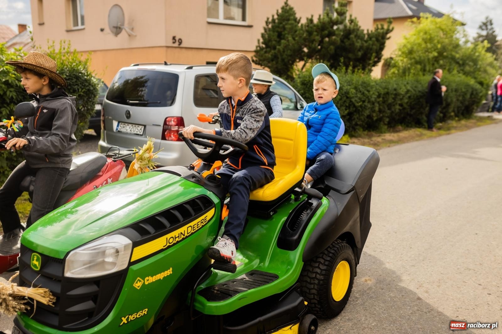 Zdjęcie w galerii na portalu naszraciborz.pl: Korowód starych maszyn rolniczych w Gamowie [FOTO i WIDEO] wiadomości z regionu