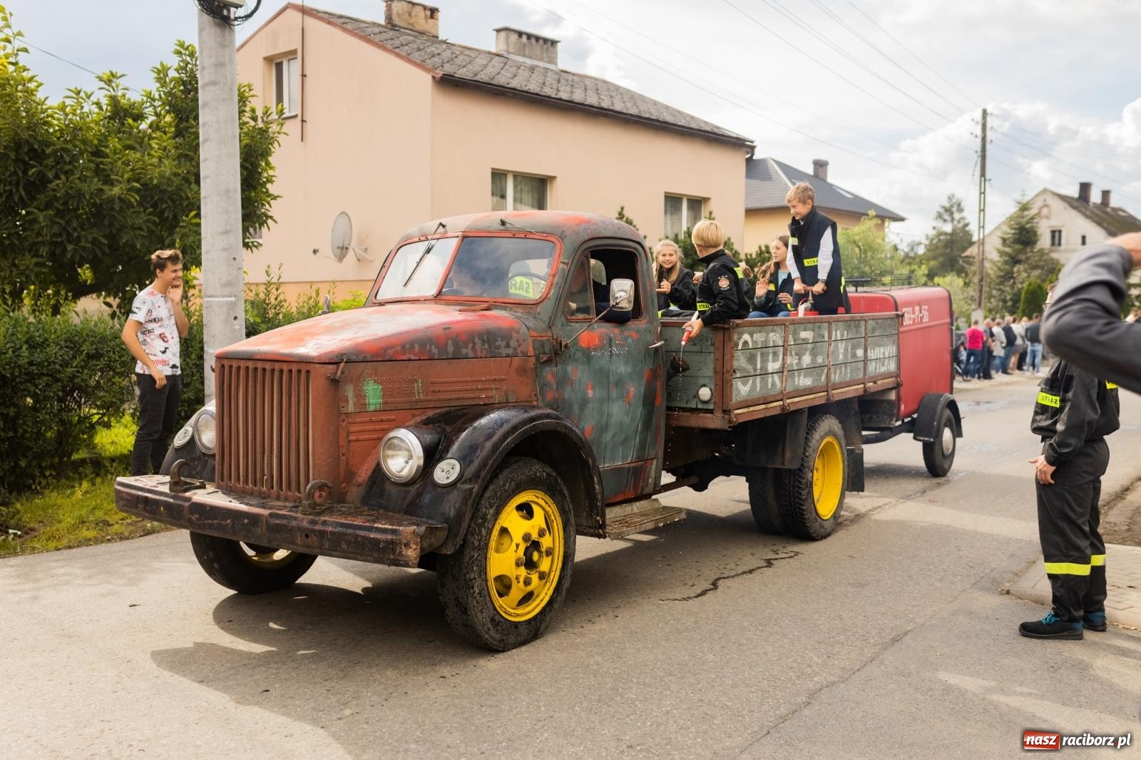 Zdjęcie w galerii na portalu naszraciborz.pl: Korowód starych maszyn rolniczych w Gamowie [FOTO i WIDEO] wiadomości z regionu