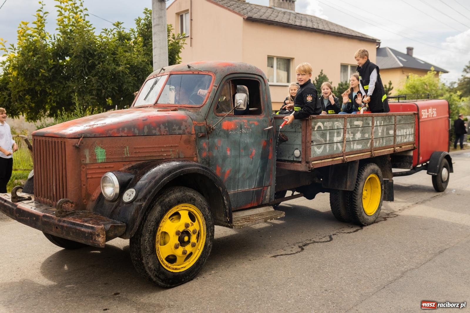 Zdjęcie w galerii na portalu naszraciborz.pl: Korowód starych maszyn rolniczych w Gamowie [FOTO i WIDEO] wiadomości z regionu