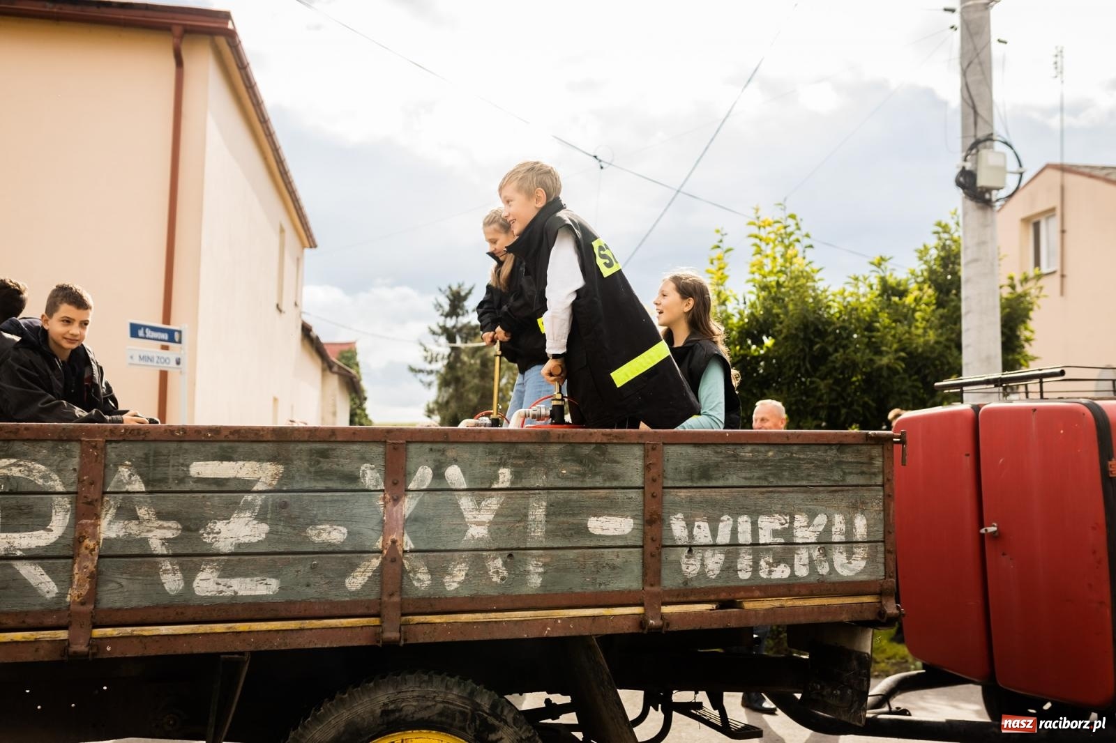Zdjęcie w galerii na portalu naszraciborz.pl: Korowód starych maszyn rolniczych w Gamowie [FOTO i WIDEO] wiadomości z regionu
