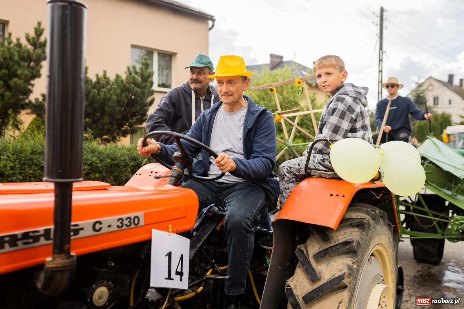 Zdjęcie w galerii na portalu naszraciborz.pl: Korowód starych maszyn rolniczych w Gamowie [FOTO i WIDEO] wiadomości z regionu