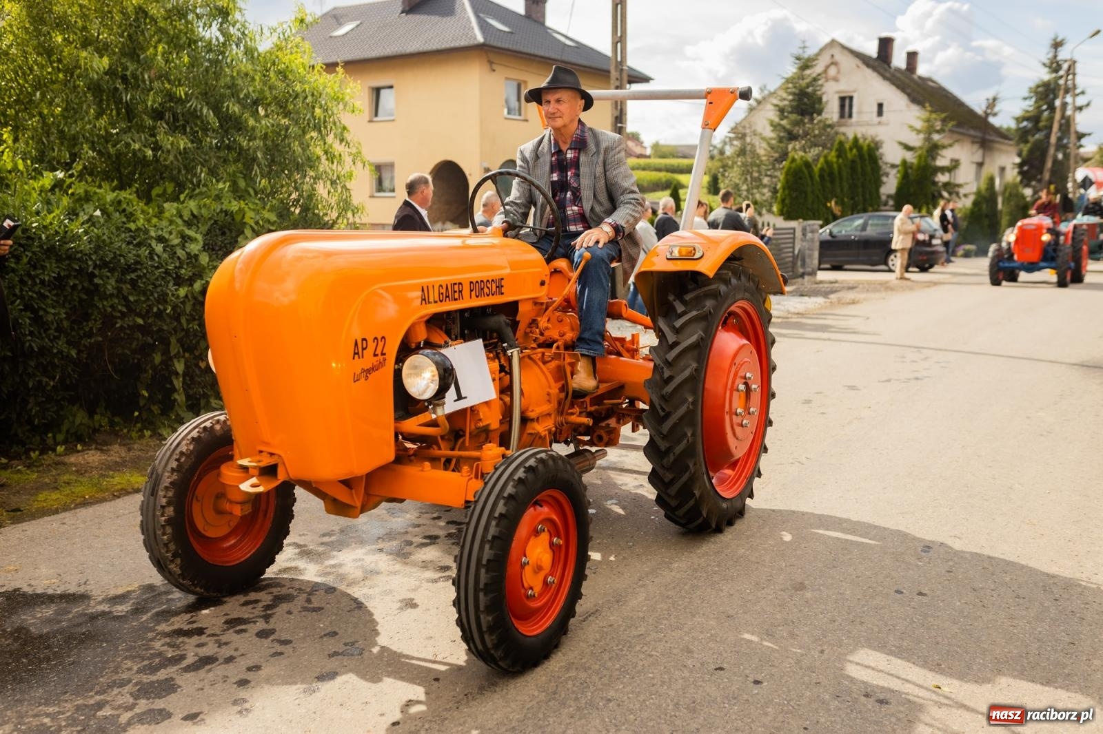 Zdjęcie w galerii na portalu naszraciborz.pl: Korowód starych maszyn rolniczych w Gamowie [FOTO i WIDEO] wiadomości z regionu