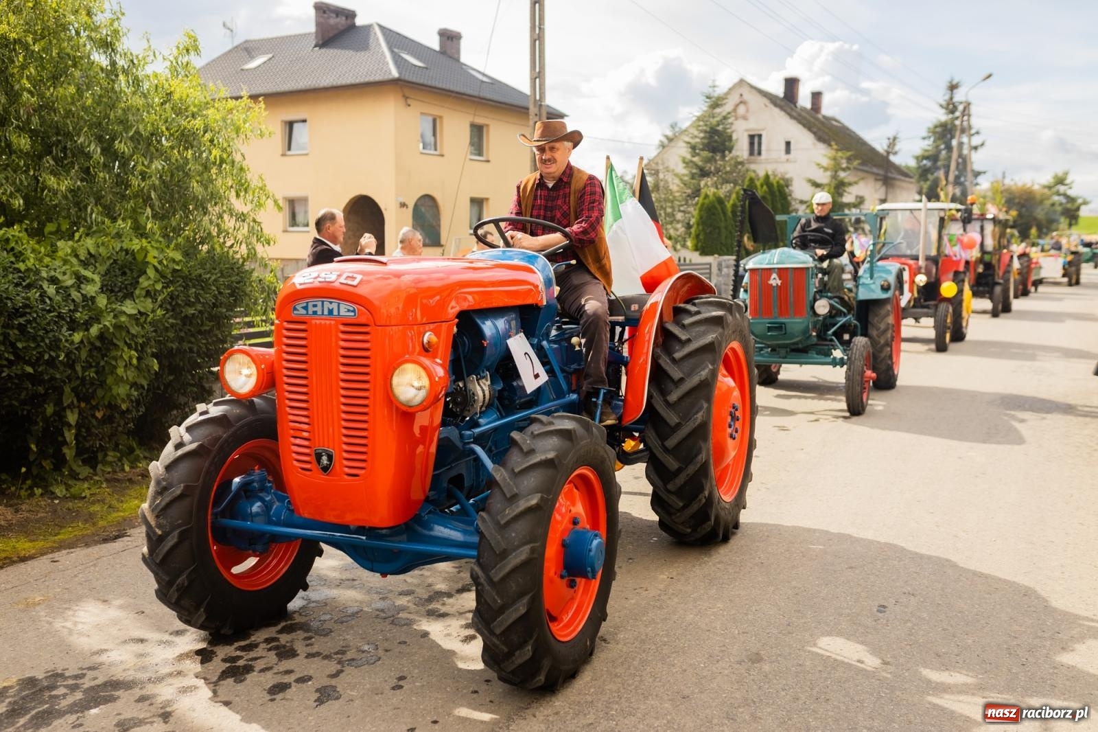 Zdjęcie w galerii na portalu naszraciborz.pl: Korowód starych maszyn rolniczych w Gamowie [FOTO i WIDEO] wiadomości z regionu