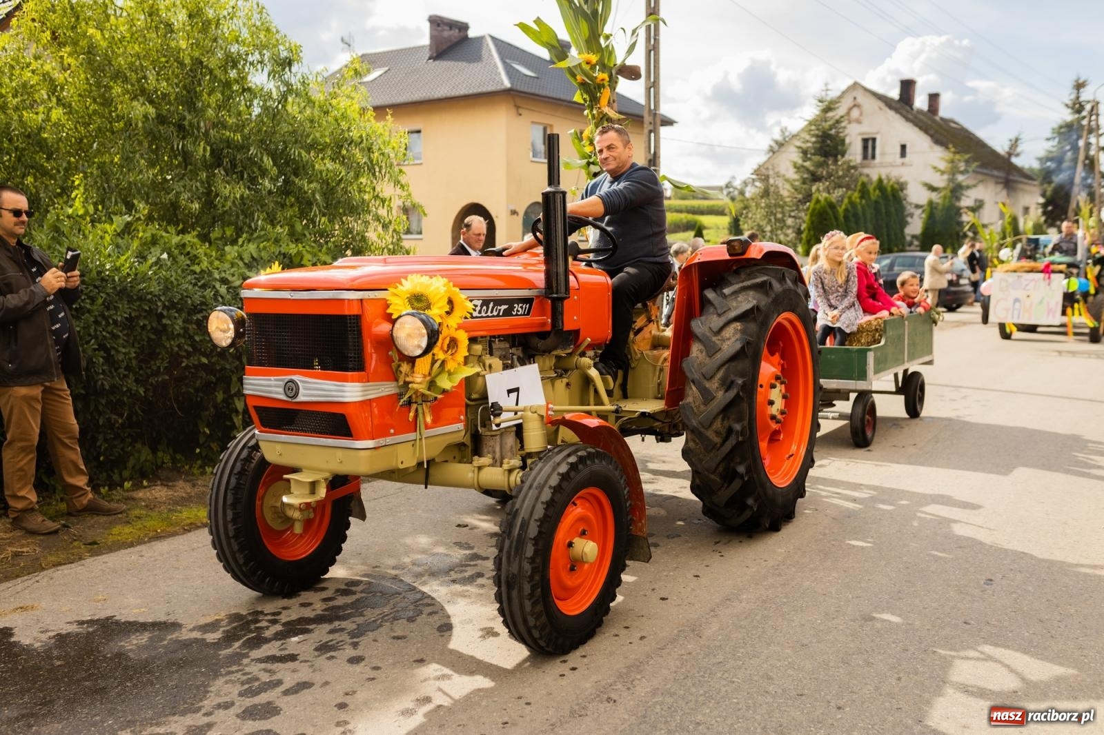 Zdjęcie w galerii na portalu naszraciborz.pl: Korowód starych maszyn rolniczych w Gamowie [FOTO i WIDEO] wiadomości z regionu