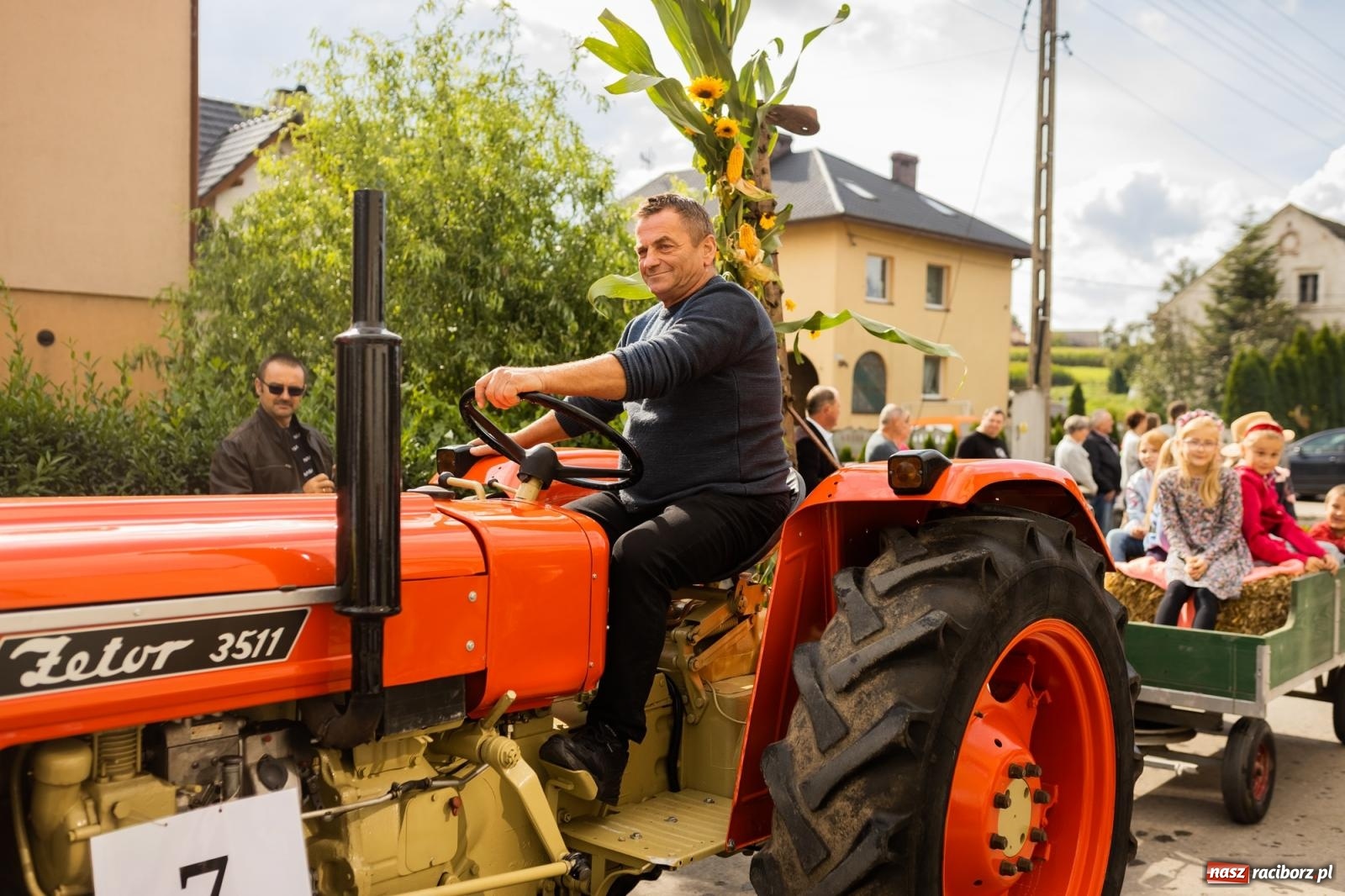 Zdjęcie w galerii na portalu naszraciborz.pl: Korowód starych maszyn rolniczych w Gamowie [FOTO i WIDEO] wiadomości z regionu
