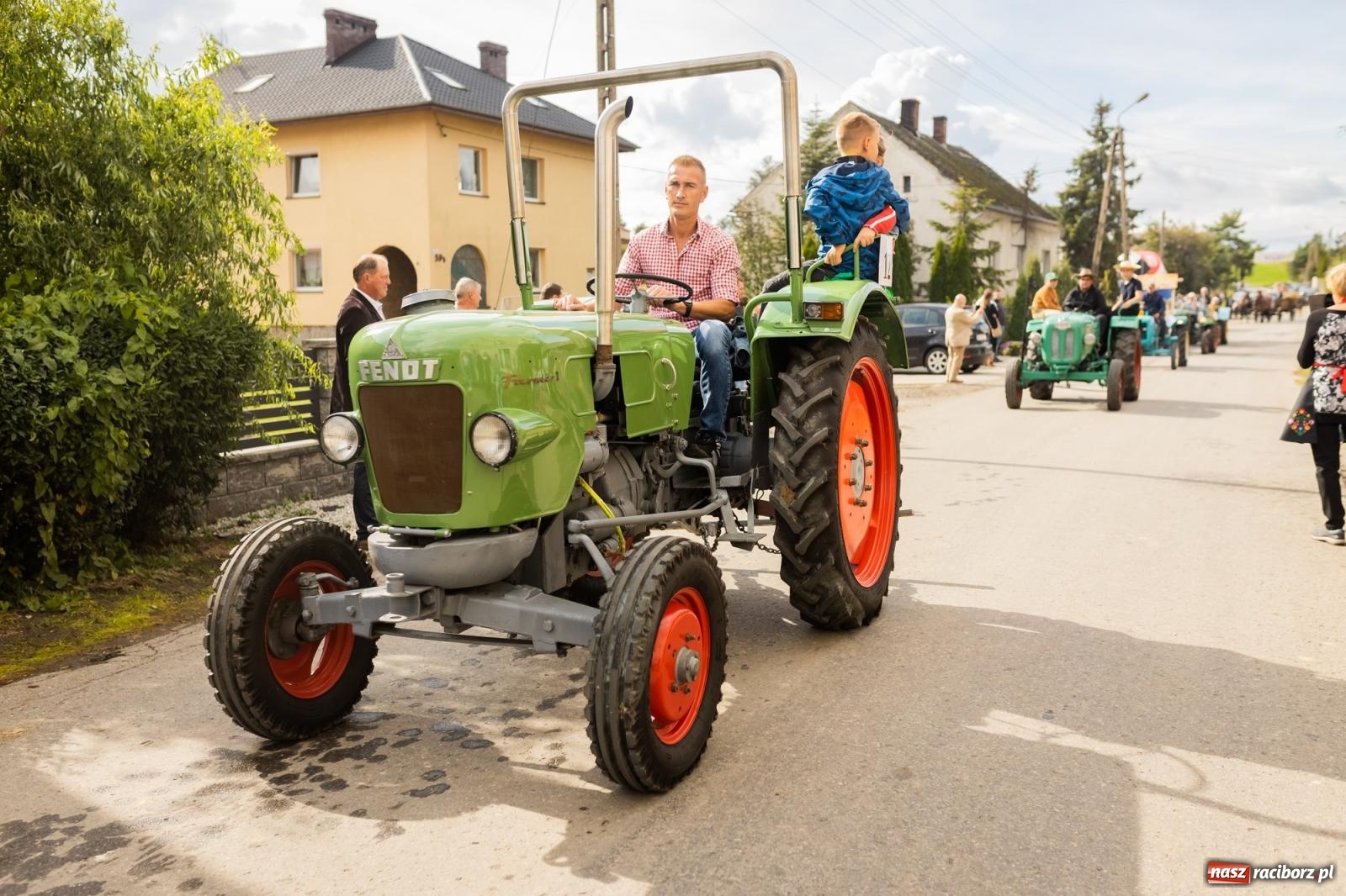 Zdjęcie w galerii na portalu naszraciborz.pl: Korowód starych maszyn rolniczych w Gamowie [FOTO i WIDEO] wiadomości z regionu