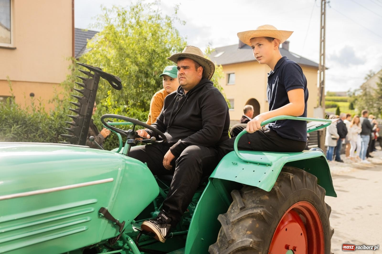 Zdjęcie w galerii na portalu naszraciborz.pl: Korowód starych maszyn rolniczych w Gamowie [FOTO i WIDEO] wiadomości z regionu