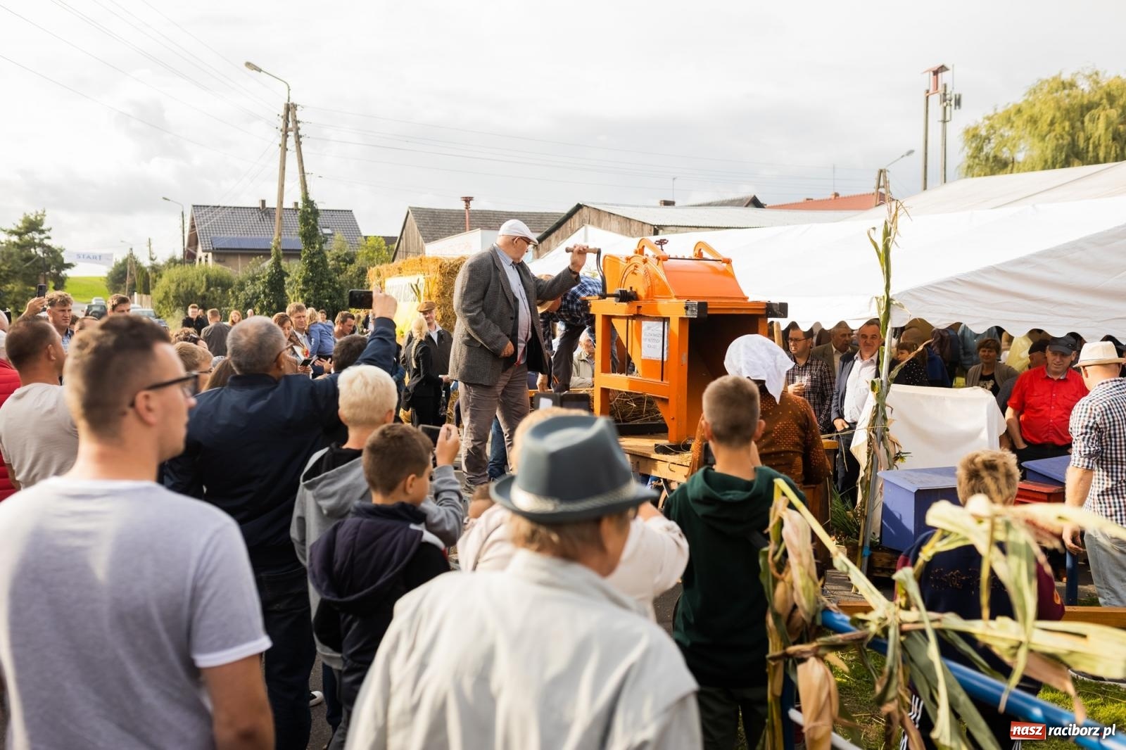 Zdjęcie w galerii na portalu naszraciborz.pl: Korowód starych maszyn rolniczych w Gamowie [FOTO i WIDEO] wiadomości z regionu