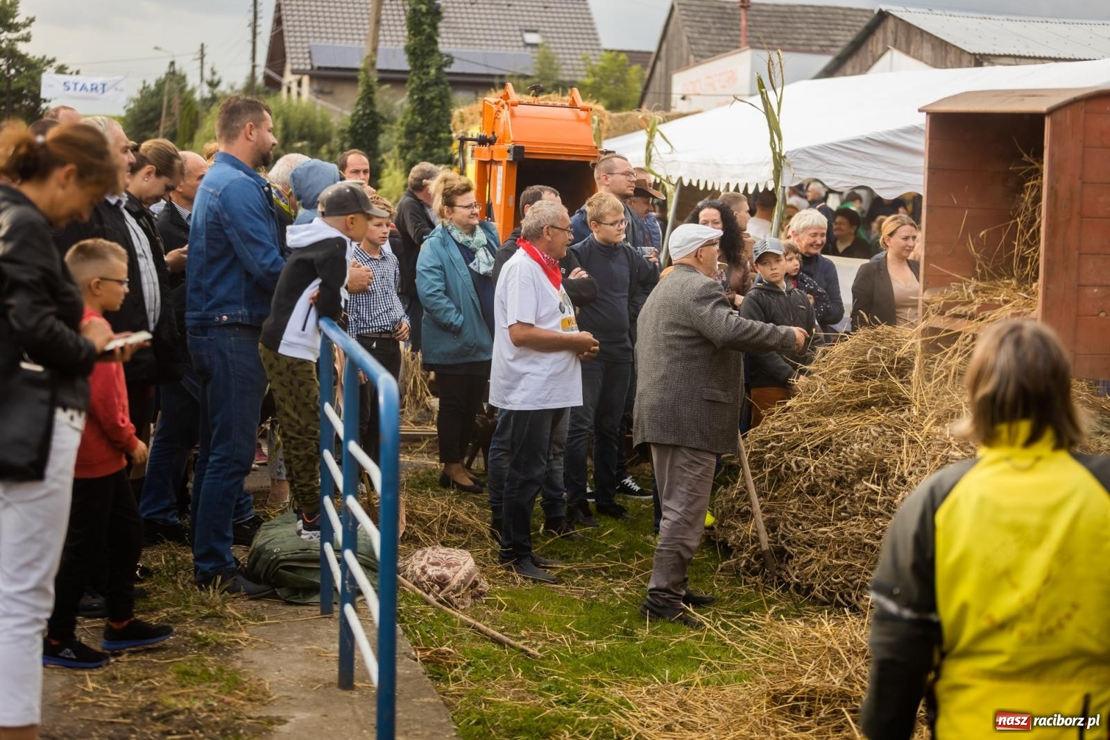 Zdjęcie w galerii na portalu naszraciborz.pl: Korowód starych maszyn rolniczych w Gamowie [FOTO i WIDEO] wiadomości z regionu