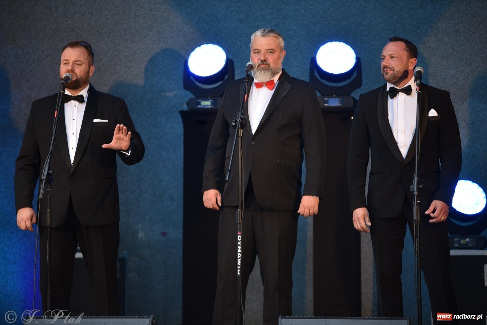 Zdjęcie w galerii na portalu naszraciborz.pl: Opera i deszcz. W parku m. Roth zakończono sezon koncertów plenerowych [FOTO i WIDEO] wiadomości z regionu