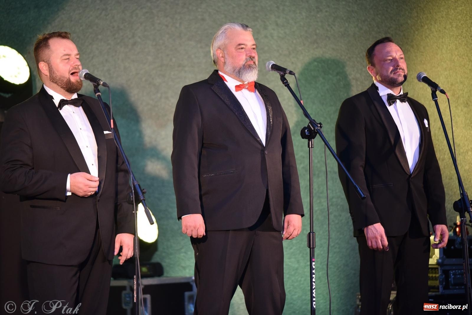 Zdjęcie w galerii na portalu naszraciborz.pl: Opera i deszcz. W parku m. Roth zakończono sezon koncertów plenerowych [FOTO i WIDEO] wiadomości z regionu