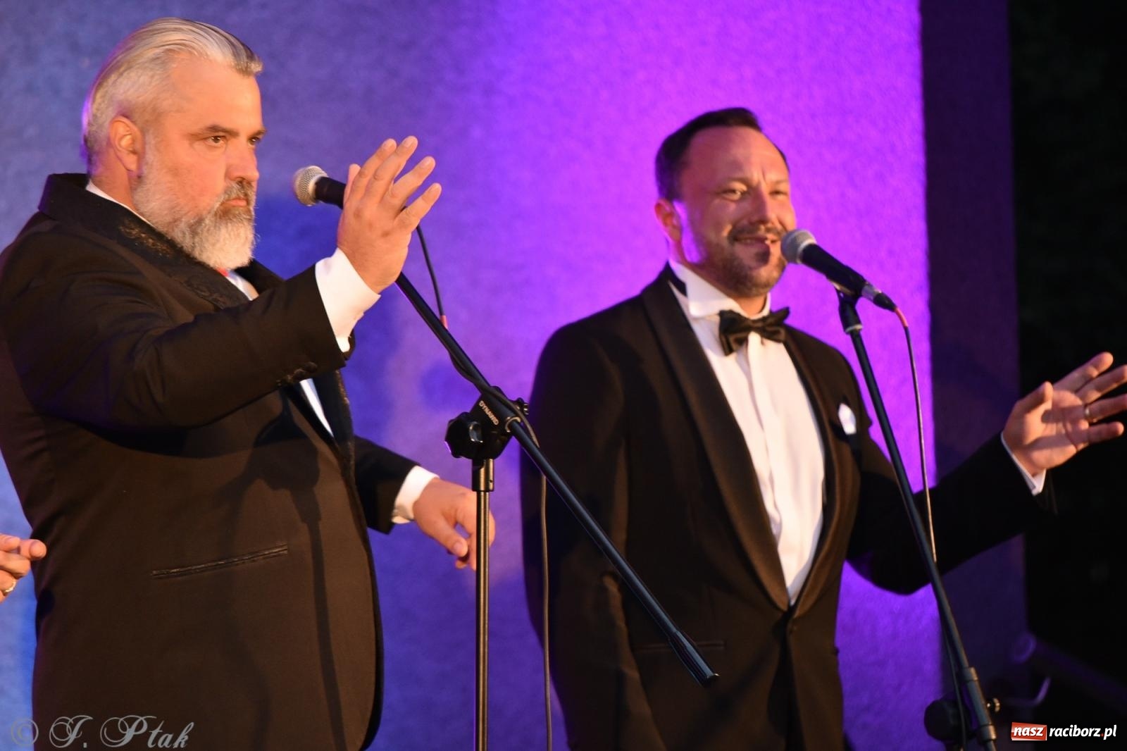 Zdjęcie w galerii na portalu naszraciborz.pl: Opera i deszcz. W parku m. Roth zakończono sezon koncertów plenerowych [FOTO i WIDEO] wiadomości z regionu