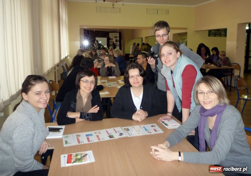 Zdjęcie w galerii na portalu naszraciborz.pl: Walijczycy uczyli w Raciborzu wiadomości z regionu