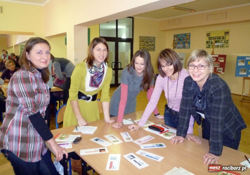 Zdjęcie w galerii na portalu naszraciborz.pl: Walijczycy uczyli w Raciborzu wiadomości z regionu