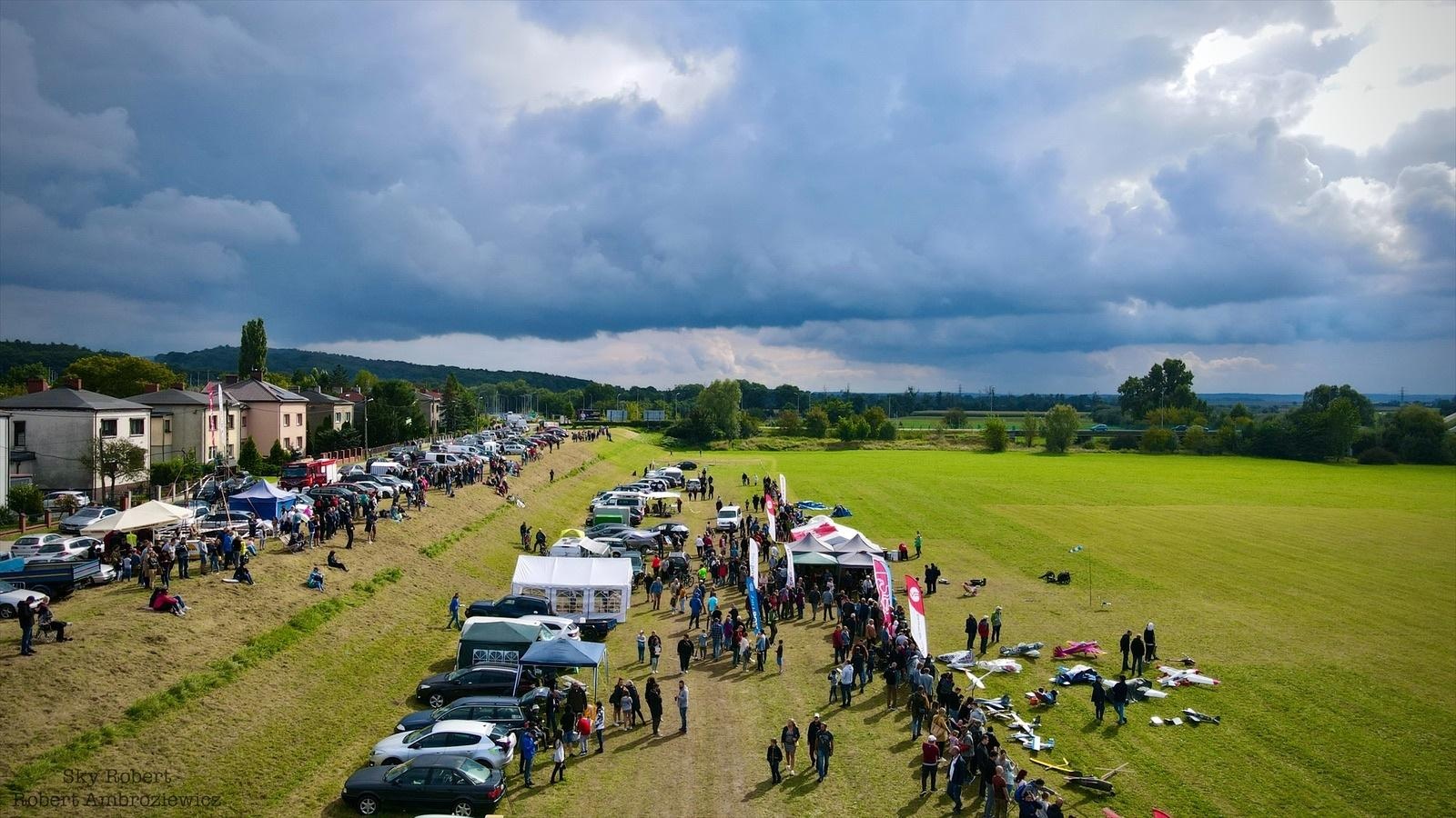 Zdjęcie w galerii na portalu naszraciborz.pl: Ponad stu modelarzy i F16 [FOTO] wiadomości z regionu