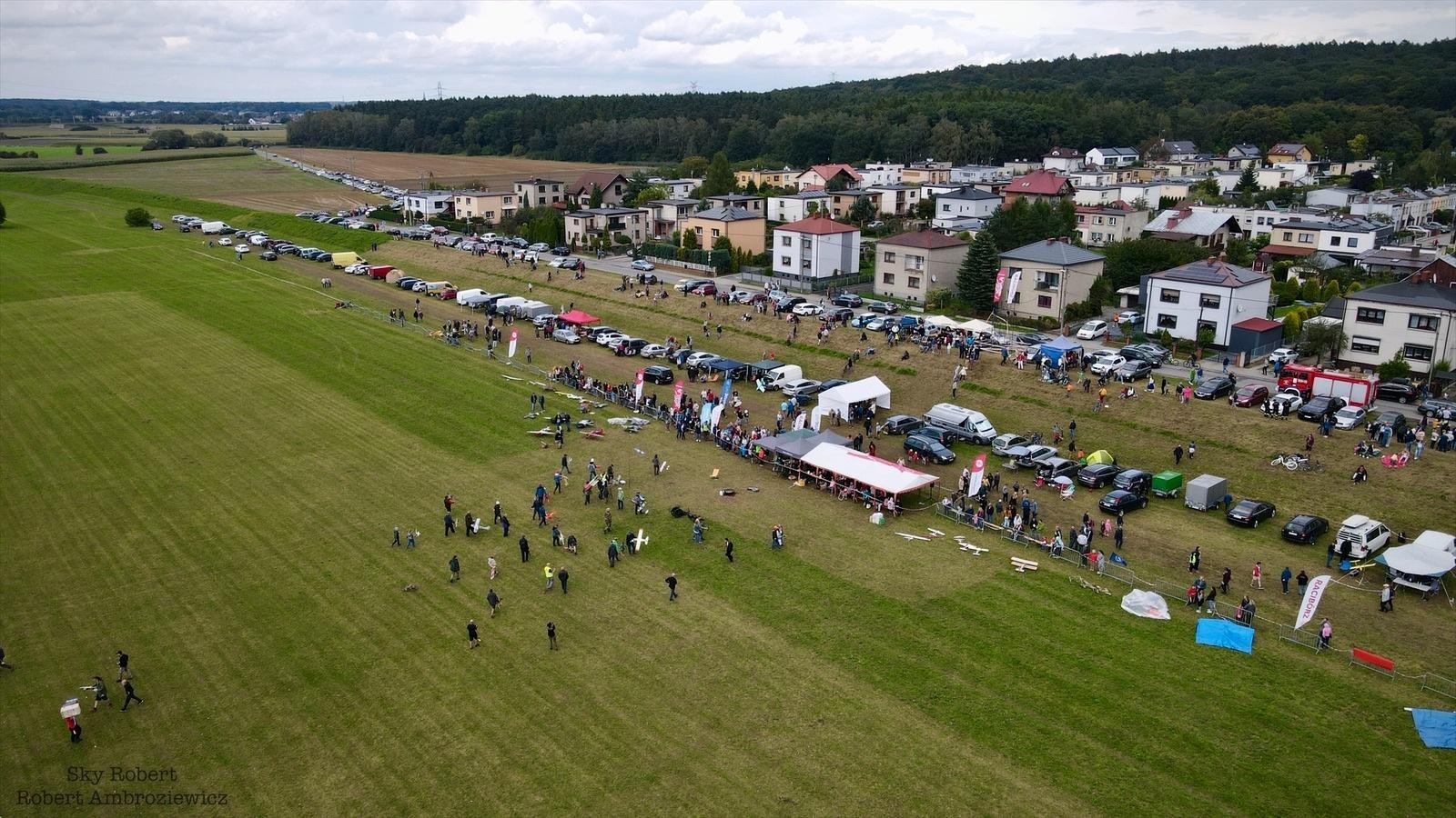Zdjęcie w galerii na portalu naszraciborz.pl: Ponad stu modelarzy i F16 [FOTO] wiadomości z regionu