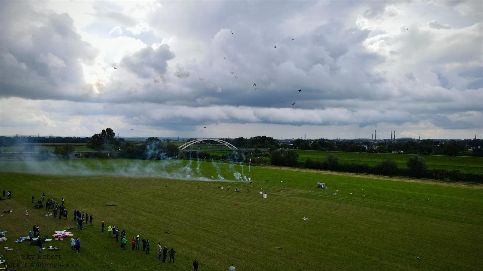 Zdjęcie w galerii na portalu naszraciborz.pl: Ponad stu modelarzy i F16 [FOTO] wiadomości z regionu