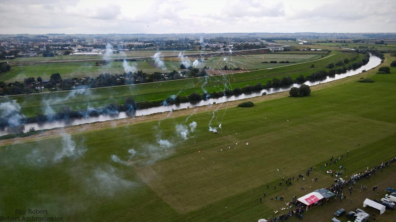 Zdjęcie w galerii na portalu naszraciborz.pl: Ponad stu modelarzy i F16 [FOTO] wiadomości z regionu